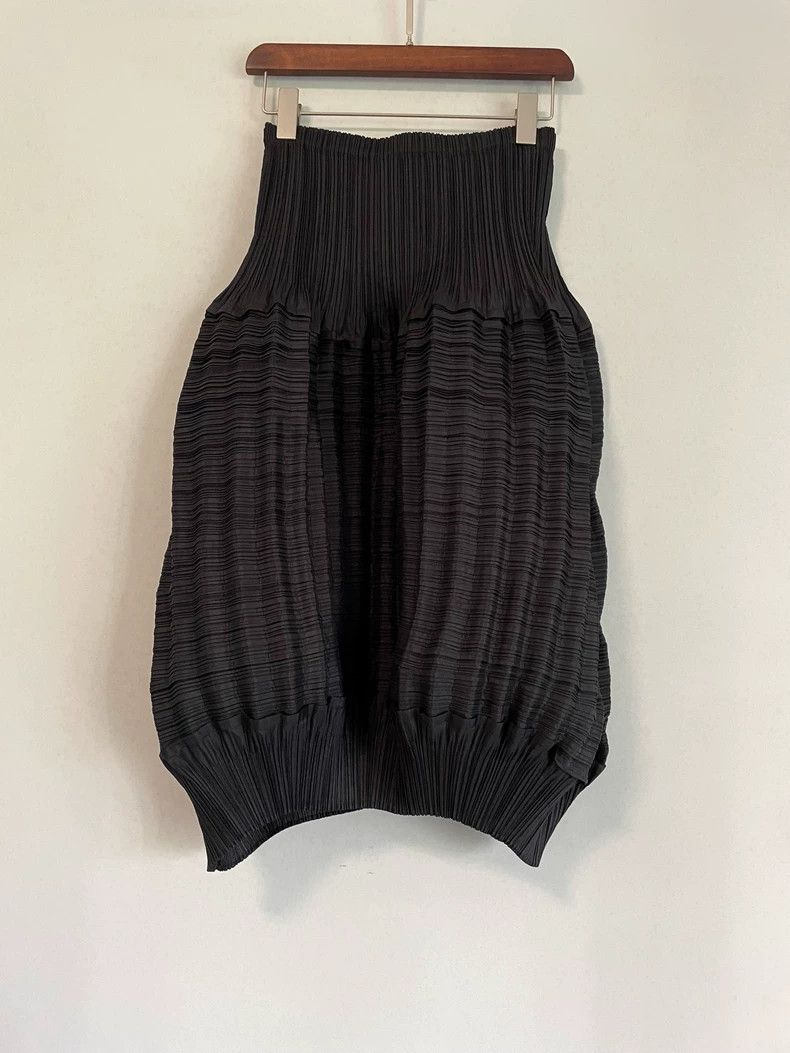 Issey Miyake Issey Miyake size:2 Black balloon skirt Size 31" - 4 Thumbnail