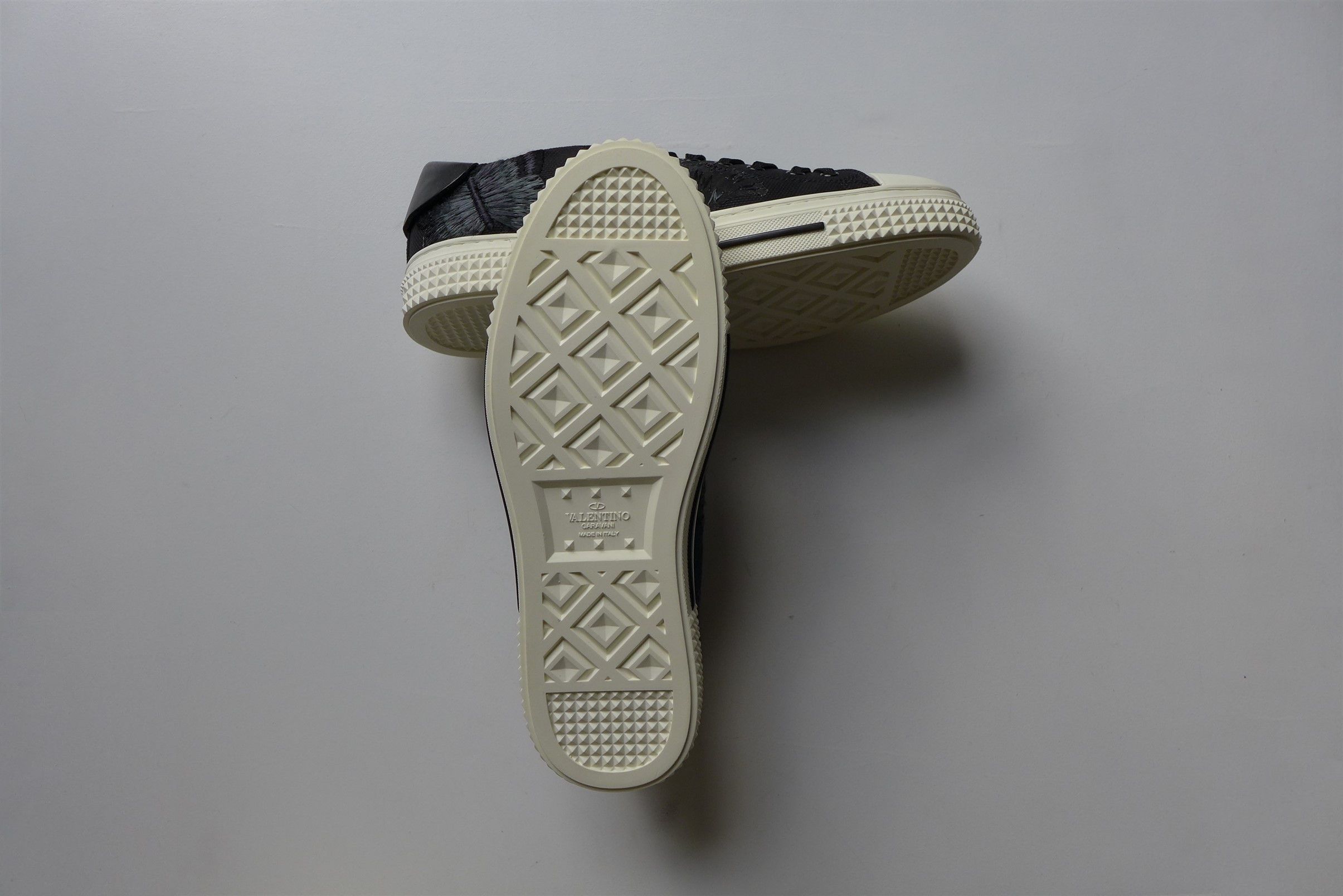 Valentino Valentino CamuButterfly Embroidered Black Sneakers Size US 10 / EU 43 - 18 Thumbnail