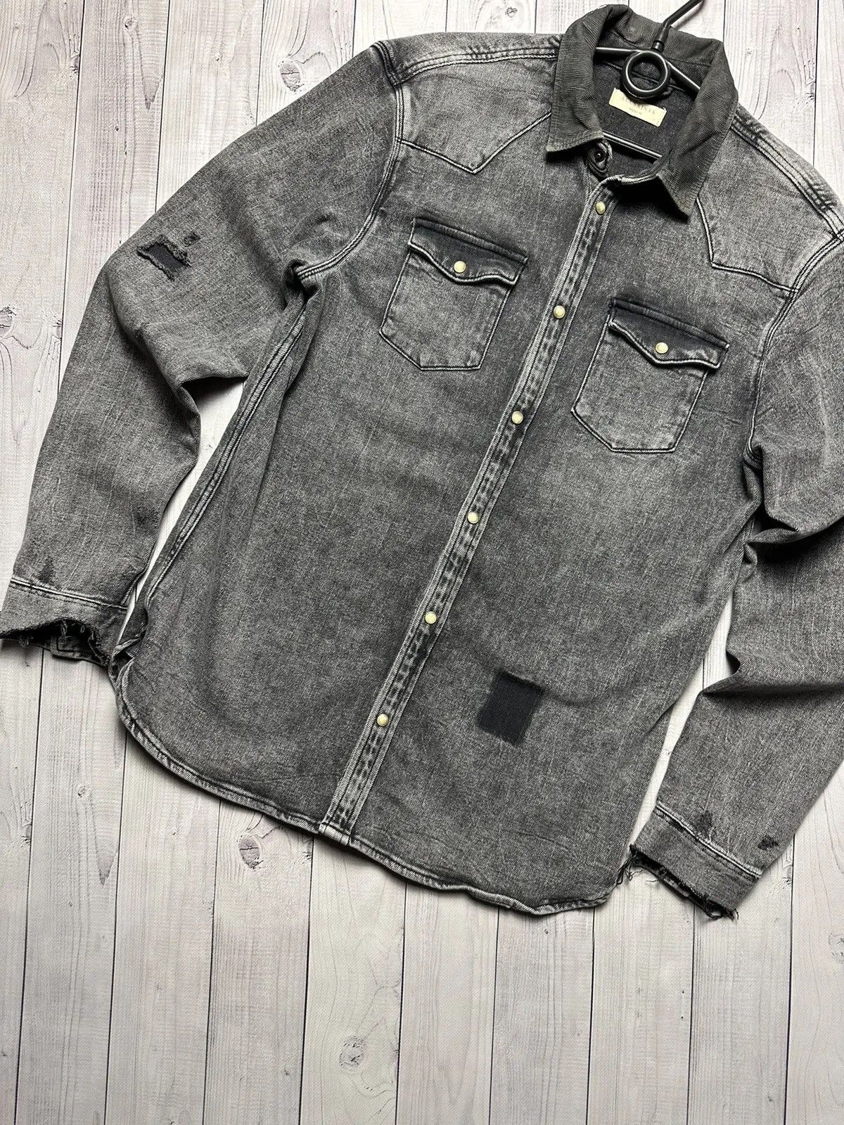 Allsaints Vintage Allsaints denim shirt distressed M grey rare Size US M / EU 48-50 / 2 - 2 Thumbnail