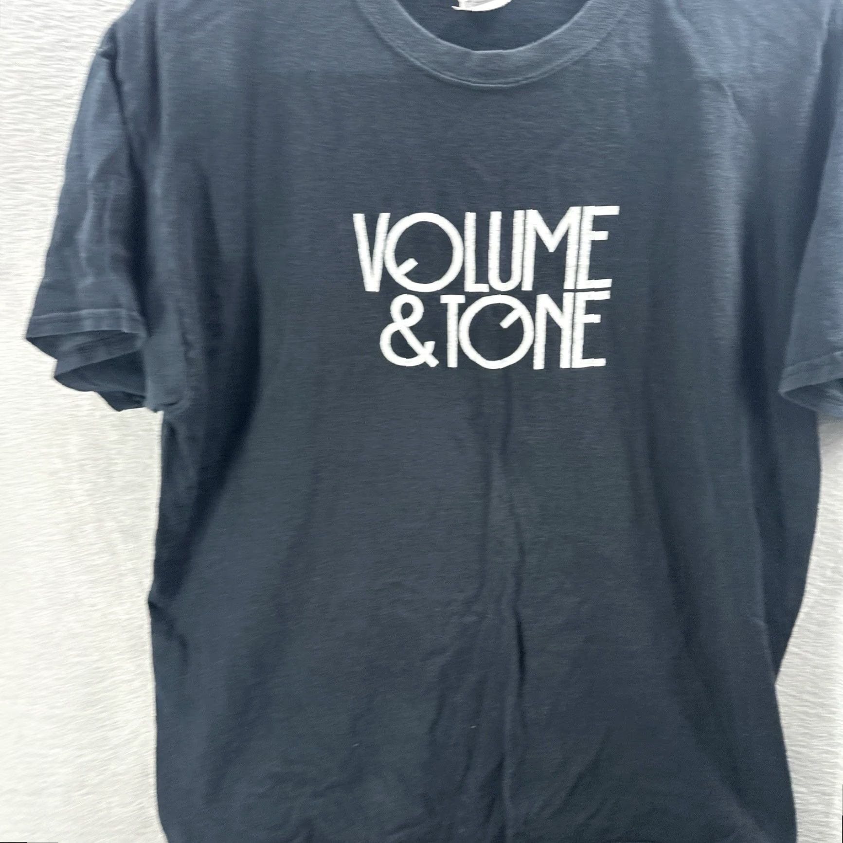 Vintage VINTAGE Volume and Tone Shirt Mens L Black Audio Speakers Audiophile Collector y2k Shirt Mens L Black Audio Speakers Audiophile Collector Size US L / EU 52-54 / 3 - 4 Thumbnail
