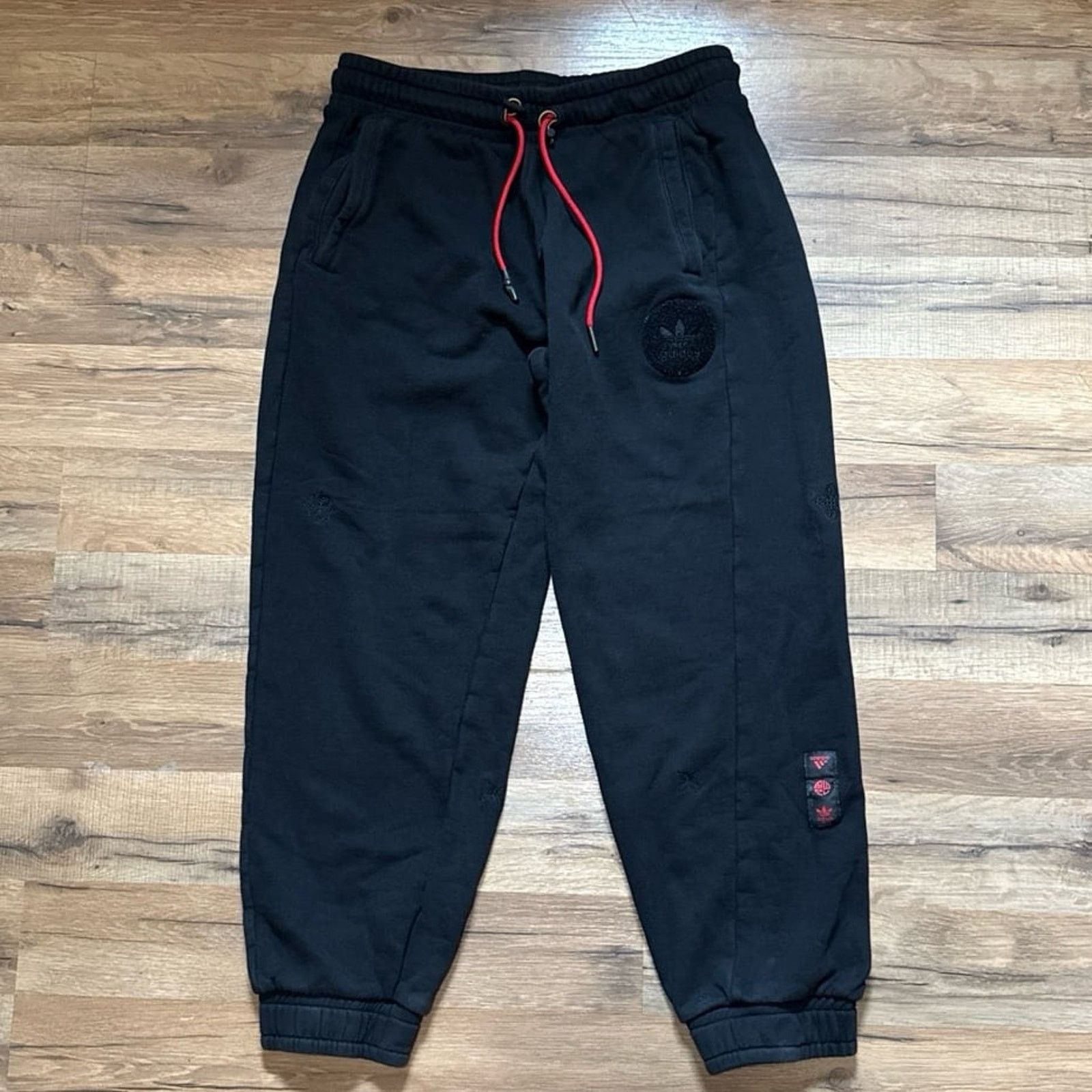 Adidas Adidas Jogger Sweatpants Size US 30 / EU 46 - 1 Thumbnail