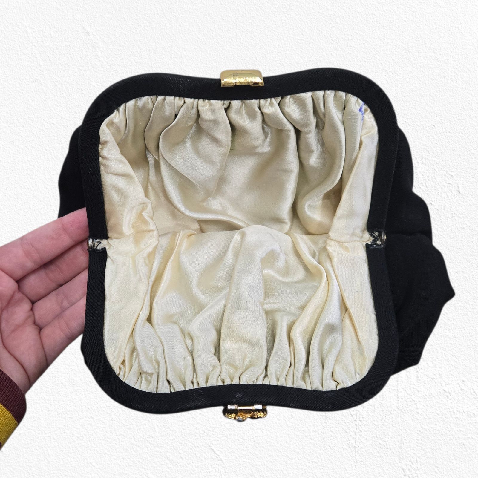 Vintage Vintage 1950s Black Evening Clutch Gold Leaf Clasp Size ONE SIZE - 10 Thumbnail