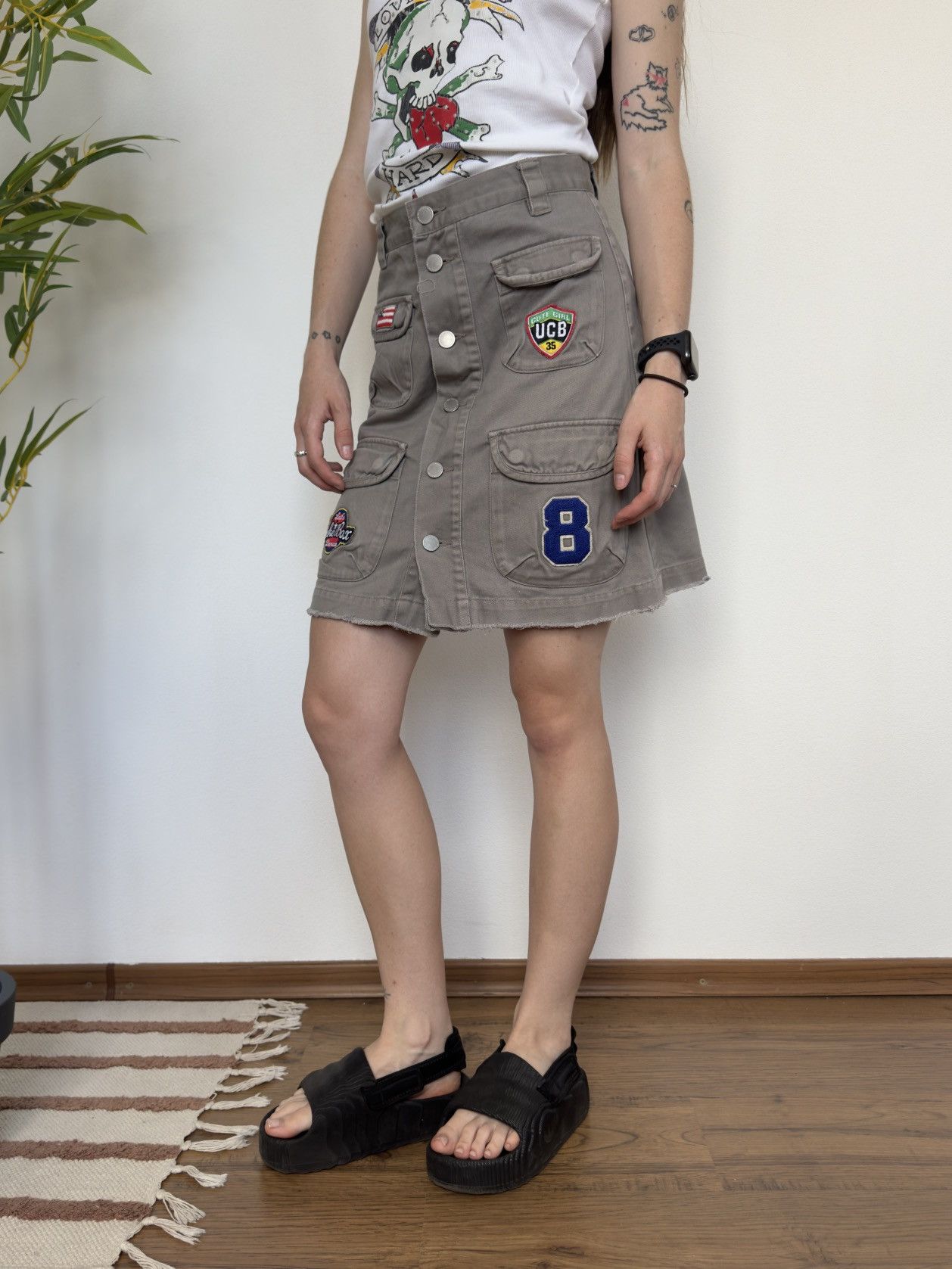 United Colors Of Benetton UNITED COLORS OF BENETTON PATCHES VON DUTCH STYLE SKIRT Size 27" / US 4 / IT 40 - 7 Thumbnail