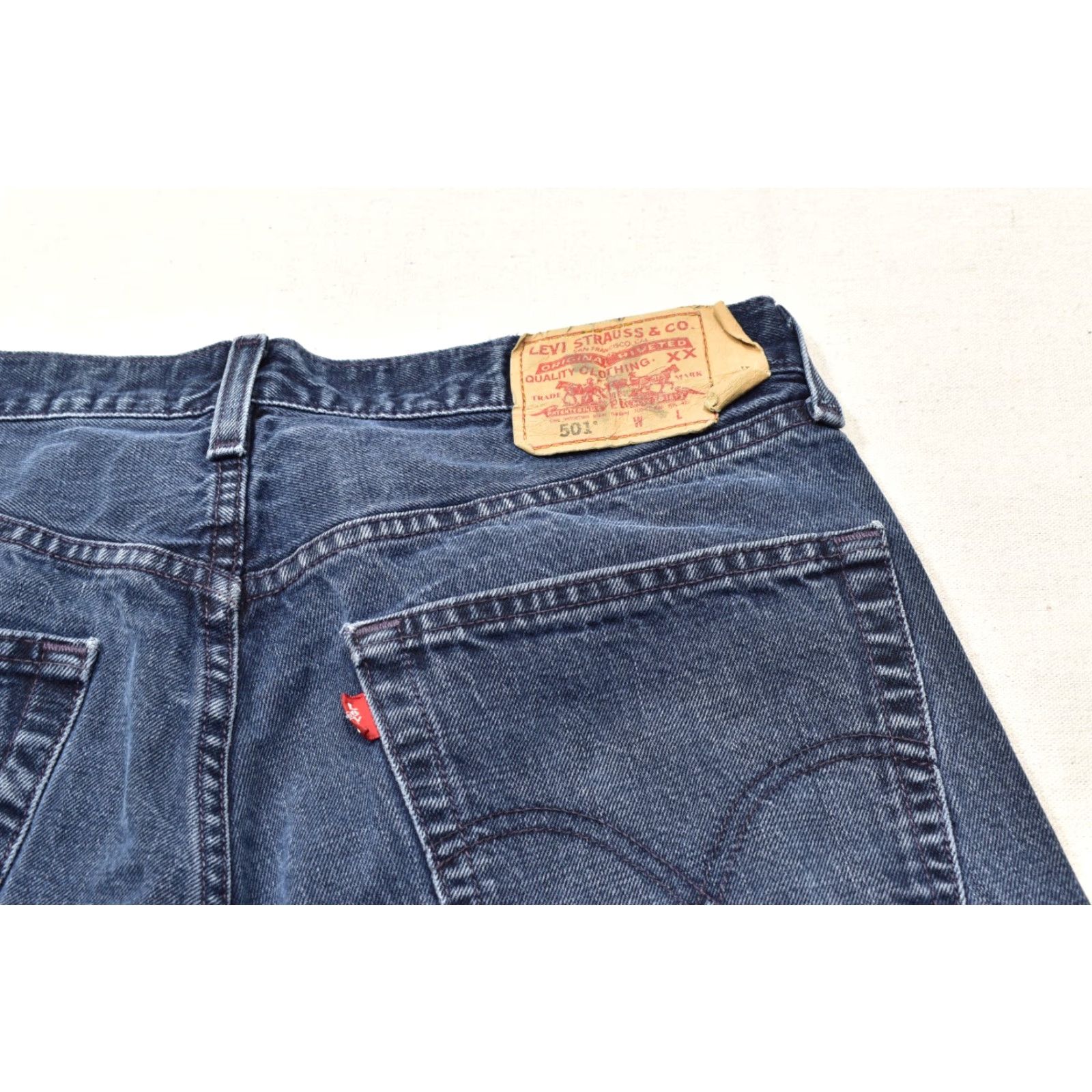 Levi's VINTAGE Levi's 501 Original Fit Jeans Men Dark Wash Distressed Paint Splatter 34x32 Blue Cotton Denim 5-Pocket Straight Button Size US 34 / EU 50 - 6 Thumbnail