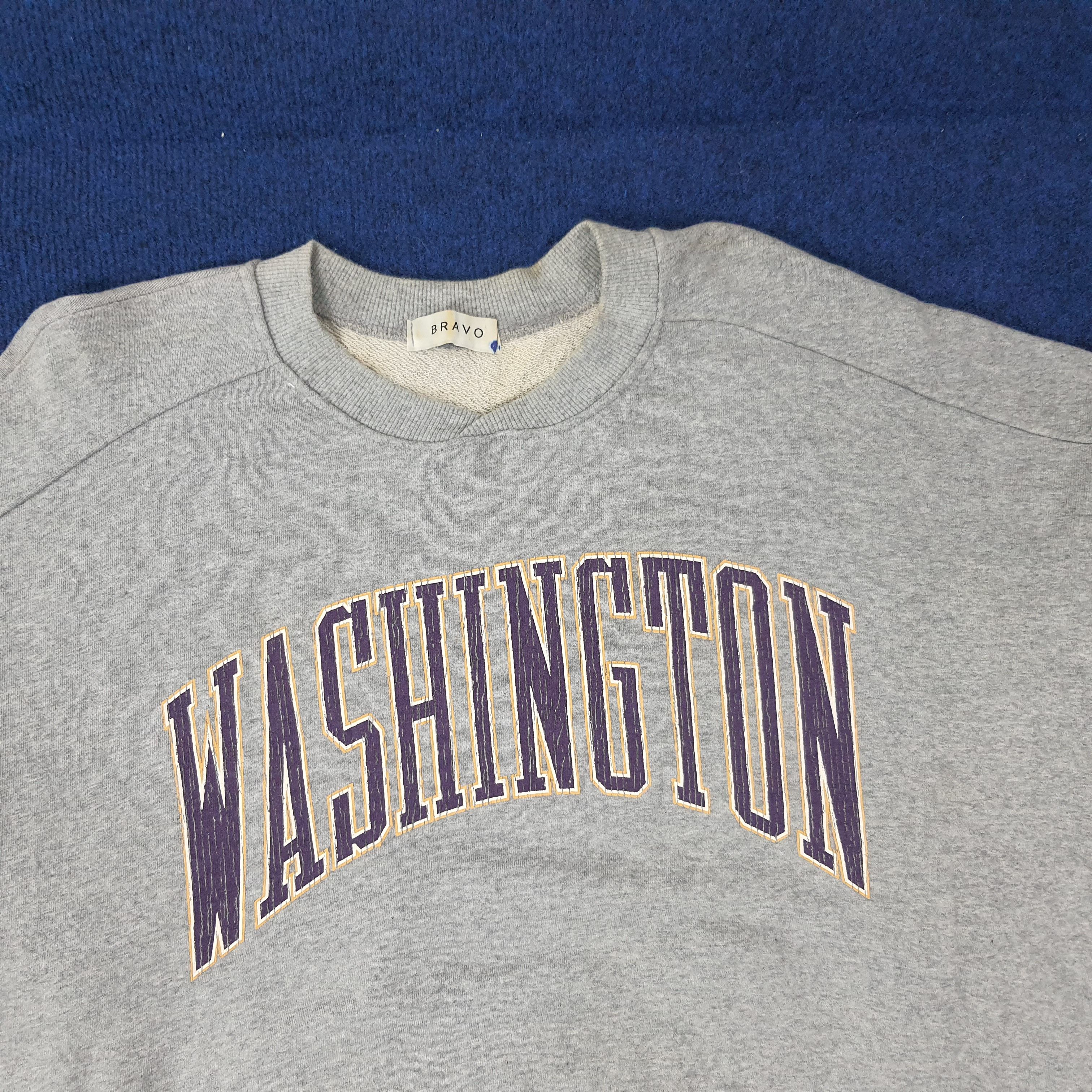 Vintage Vintage Washington Huskies Football Team Sweatshirt C262N4 Size US XL / EU 56 / 4 - 5 Thumbnail