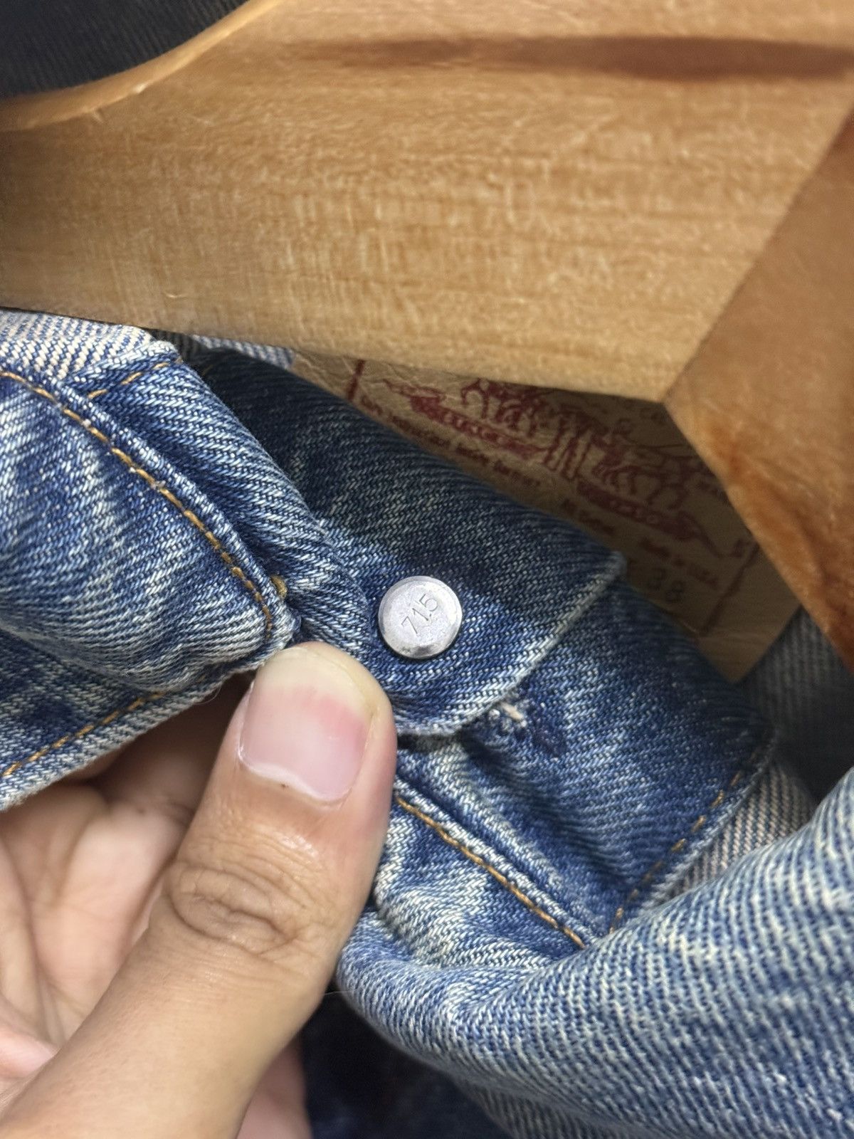 Levi's Vintage Levis Men’s 70505-0217 Denim Trucker Jacket Size US XS / EU 42 / 0 - 9 Thumbnail