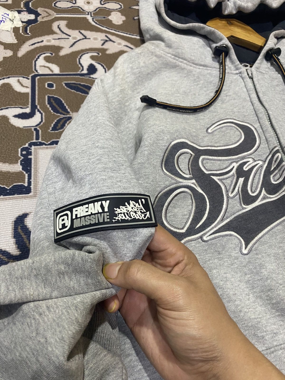 Vintage VINTAGE FREAKY MASSIVE HOODIE SPELLOUT ! Size US L / EU 52-54 / 3 - 5 Thumbnail