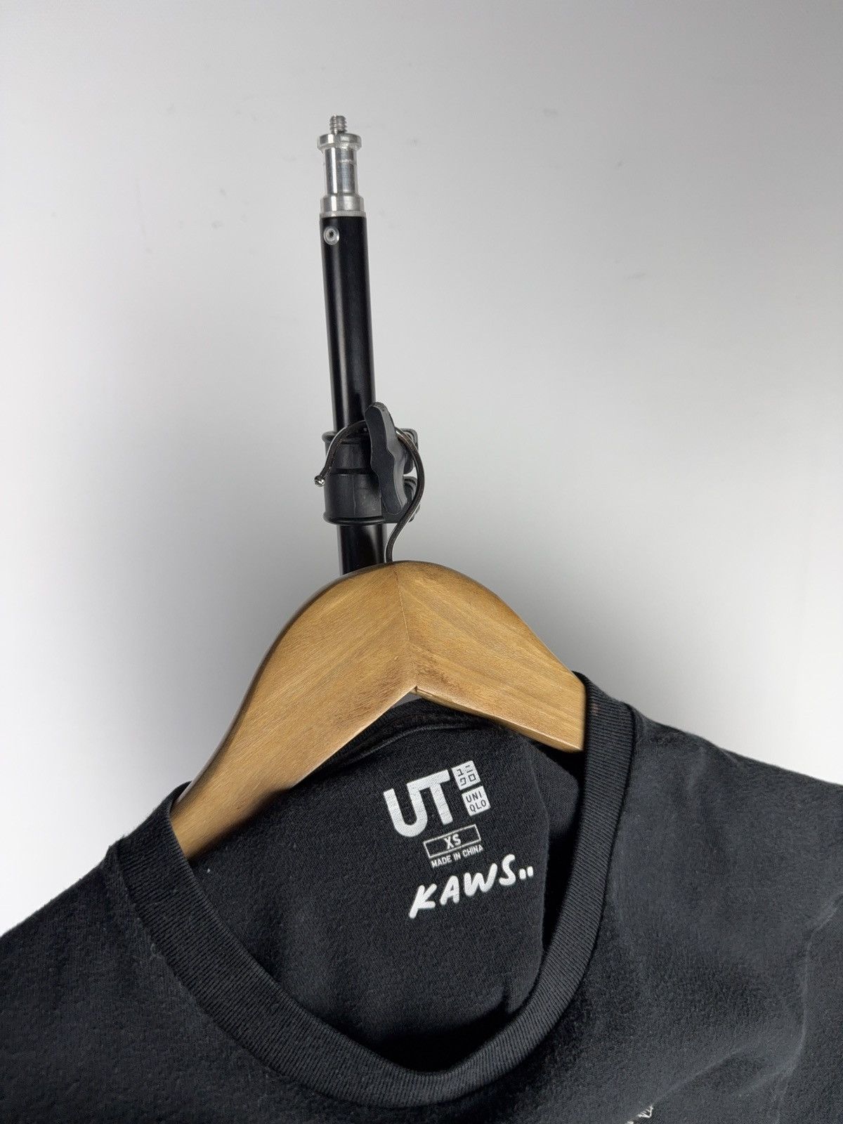 Uniqlo 00s Uniqlo UT KAWS SKATE SK8 Logo Graphic T-Shirt Black XS Size US XS / EU 42 / 0 - 10 Thumbnail