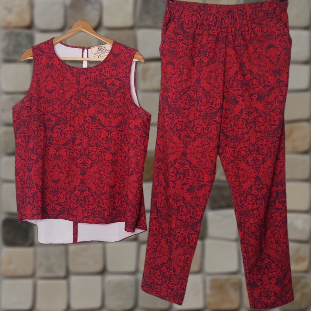 Disney Disney Through the Looking Glass by GIULIANA 1X Outfit Shirt Pants Red Women Size XL / US 12-14 / IT 48-50 - 1 Thumbnail
