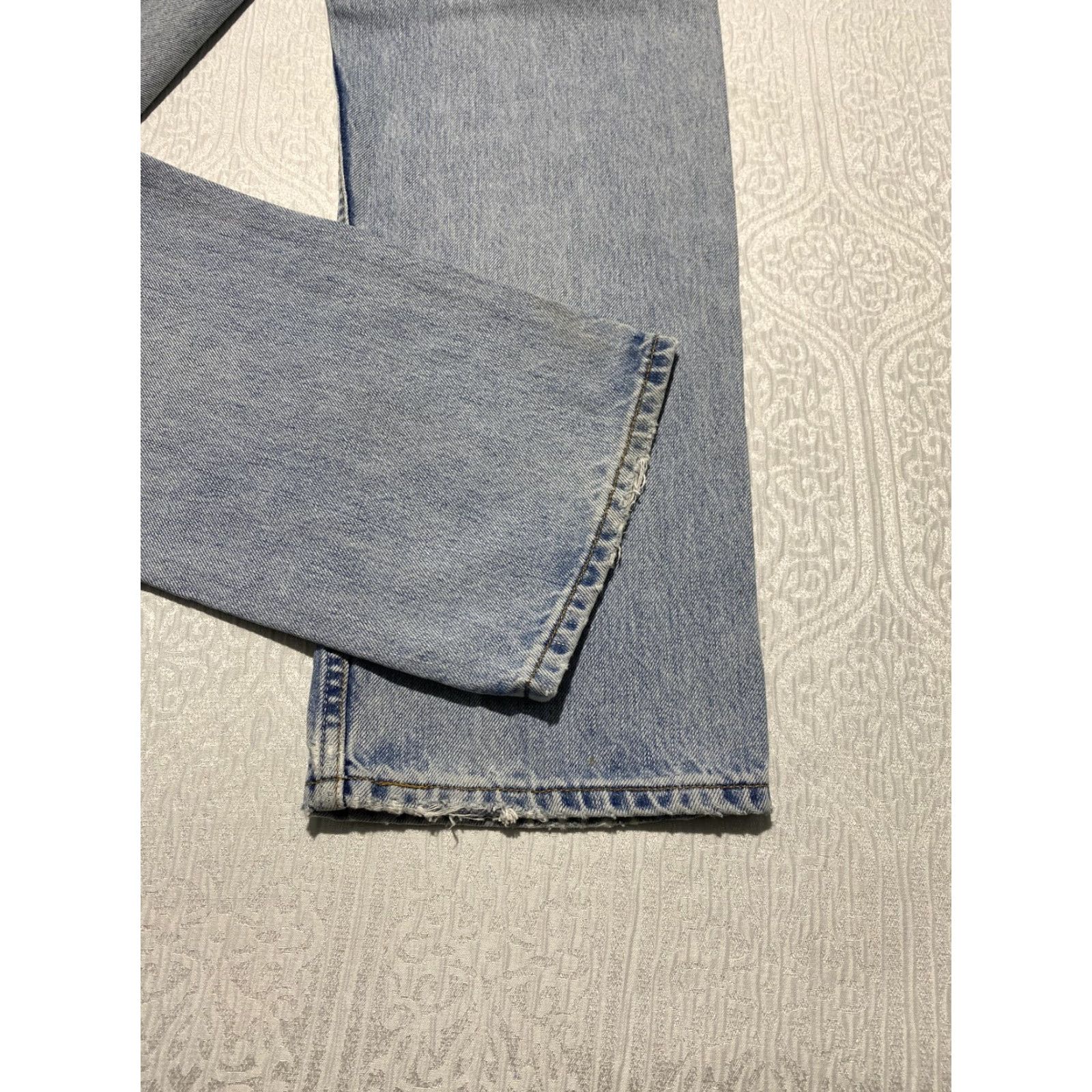 Levi's VINTAGE Levi's 505 Jeans Mens 34x32 Light Wash Blue Regular Fit Straight Leg Denim 5-Pocket Size US 34 / EU 50 - 5 Thumbnail