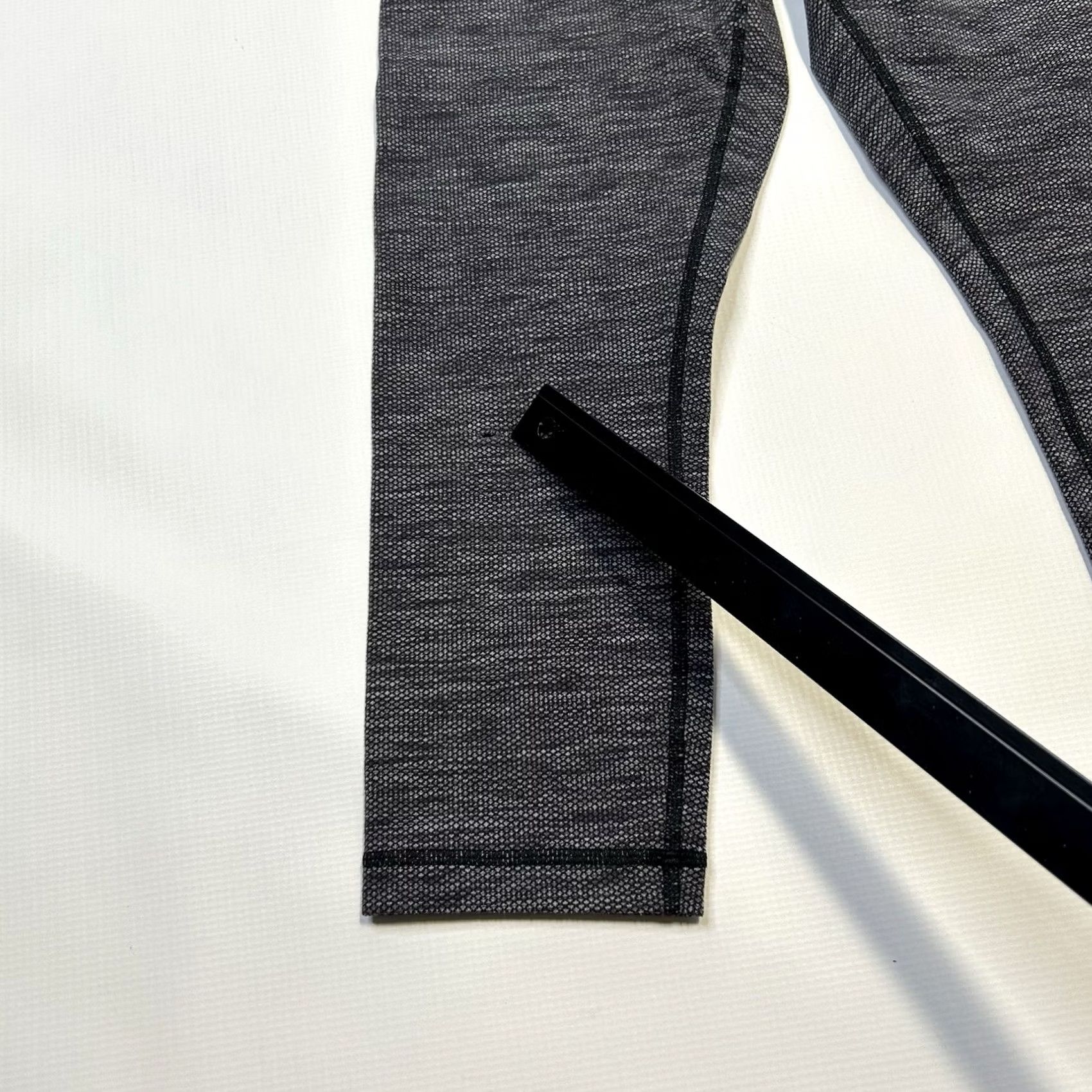 Lululemon VINTAGE Lululemon Wunder Under Crop Leggings Shirt? Size 28" / US 6 / IT 42 - 3 Thumbnail