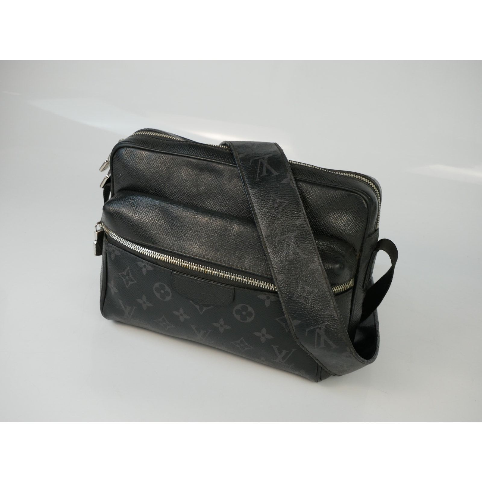 Louis Vuitton Outdoor Monogram Eclipse Messenger Bag Size ONE SIZE - 2 Thumbnail