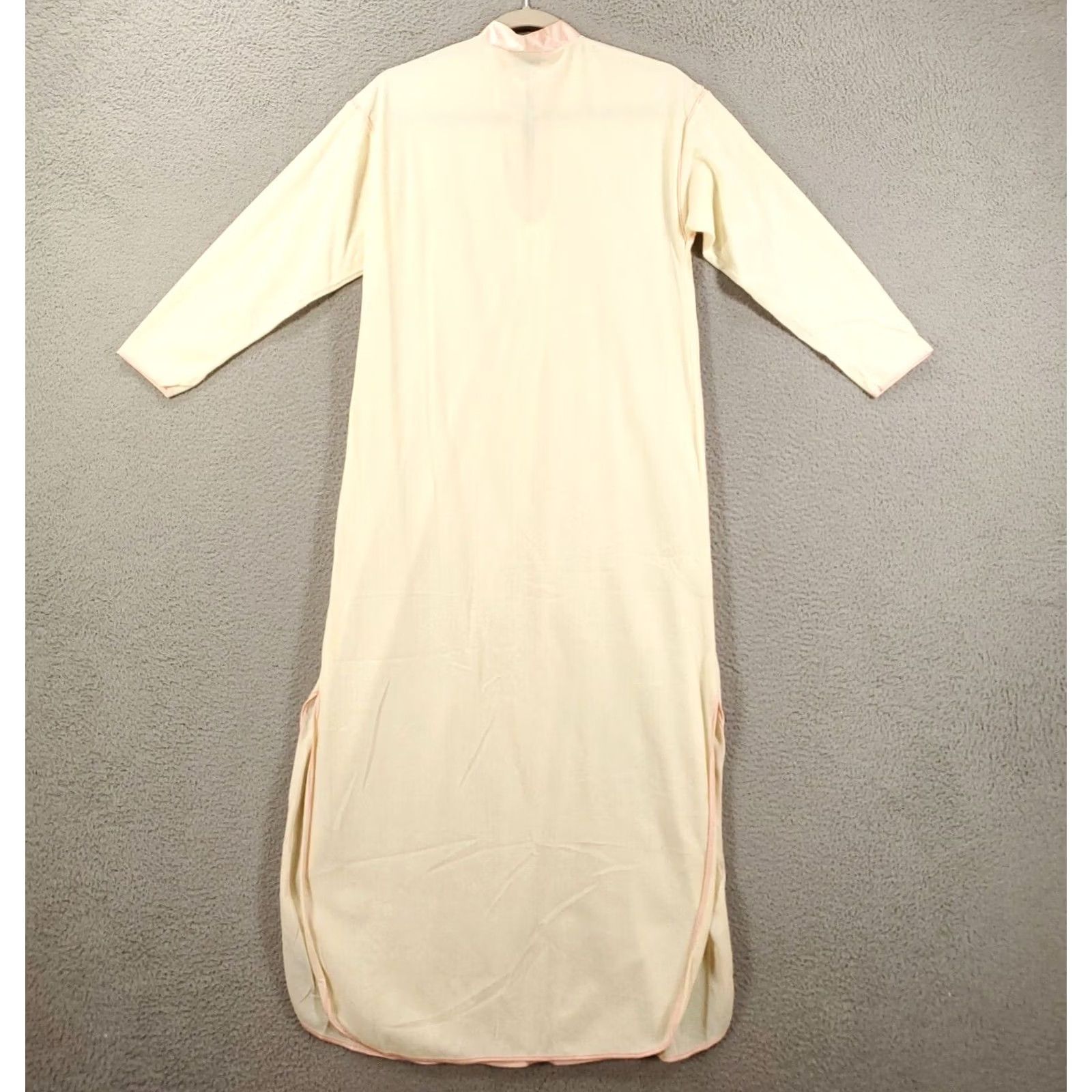 Diane von Furstenberg VINTAGE Diane Von Furstenberg Nightgown Womens Small Ivory Pink Maxi Sleepshirt Mumu Kaftan Size S / US 4 / IT 40 - 8 Thumbnail