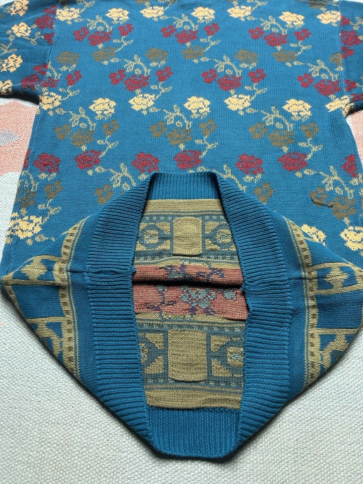 Vintage Vtg acrylic knit sweater flowers roses blue floral medium Size US M / EU 48-50 / 2 - 8 Thumbnail
