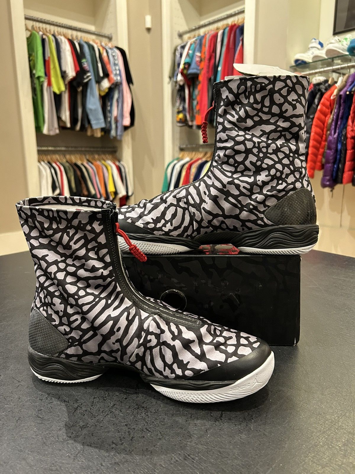 Jordan Brand Jordan 28 ‘Cement Elephant’ Size US 8.5 / EU 41-42 - 2 Thumbnail