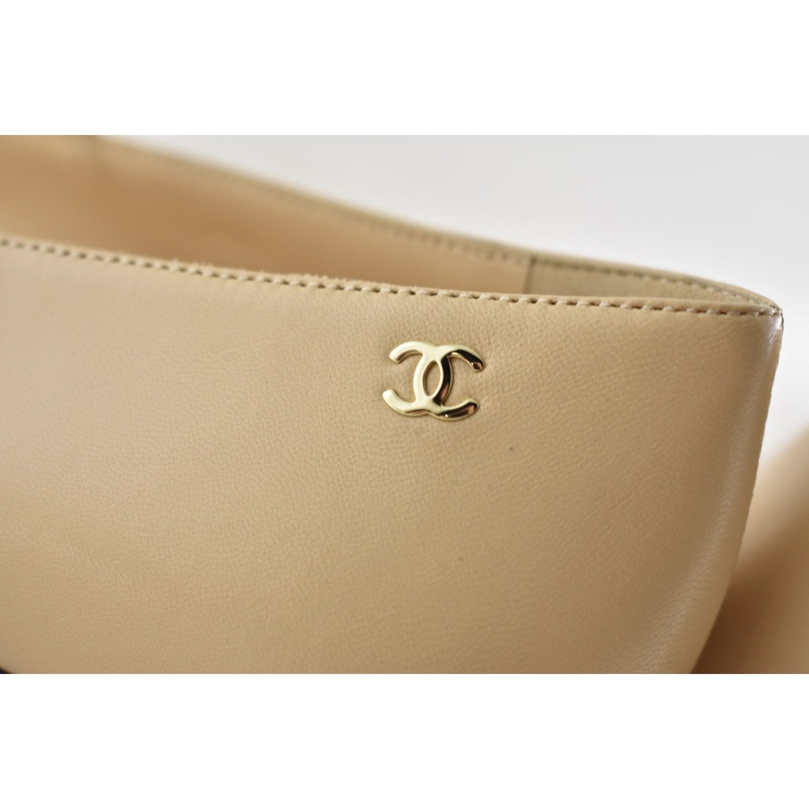 Chanel Chanel 24A Beige Leather Black Logo Mary Jane Ballerina 41.5 Size US 11.5 / IT 41.5 - 18 Thumbnail
