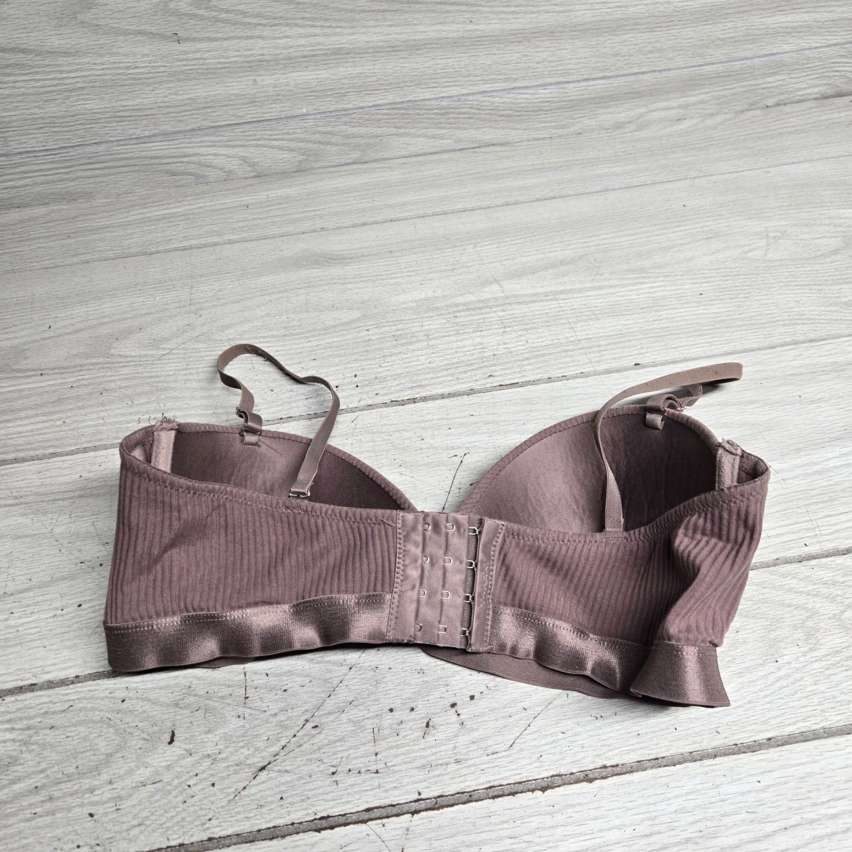 Vintage Tahari Bra Purple Adult Women's 38C Seamless Wireless T-Shirt Back Closure Straps 38 Band Size Size ONE SIZE - 2 Thumbnail