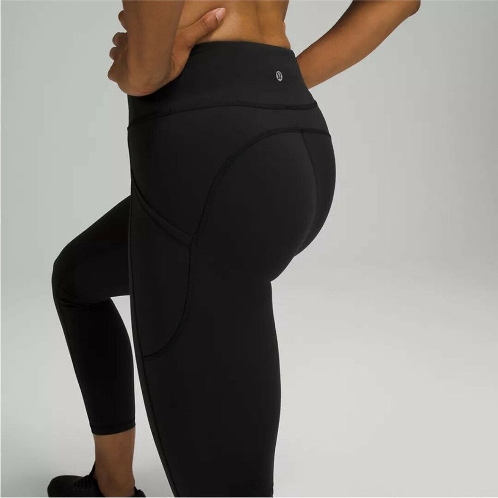 Lululemon 06 - NWOT Black Lululemon High-Rise Tight25" size 0 Size 25" / US 0 / IT 36 - 4 Thumbnail