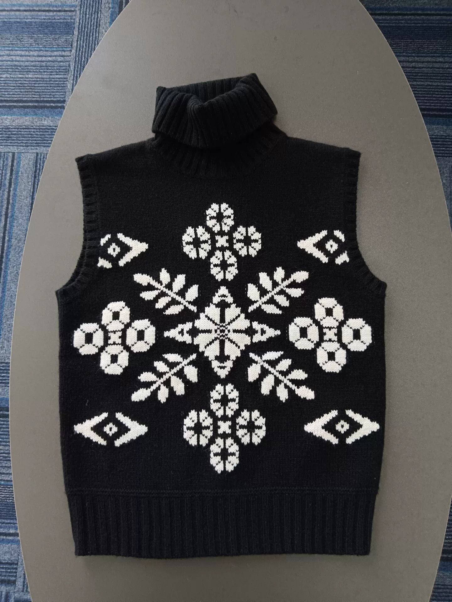 Max Mara MaxMara Black Knitted Sleeveless Sweater Size M / US 6-8 / IT 42-44 - 1 Thumbnail