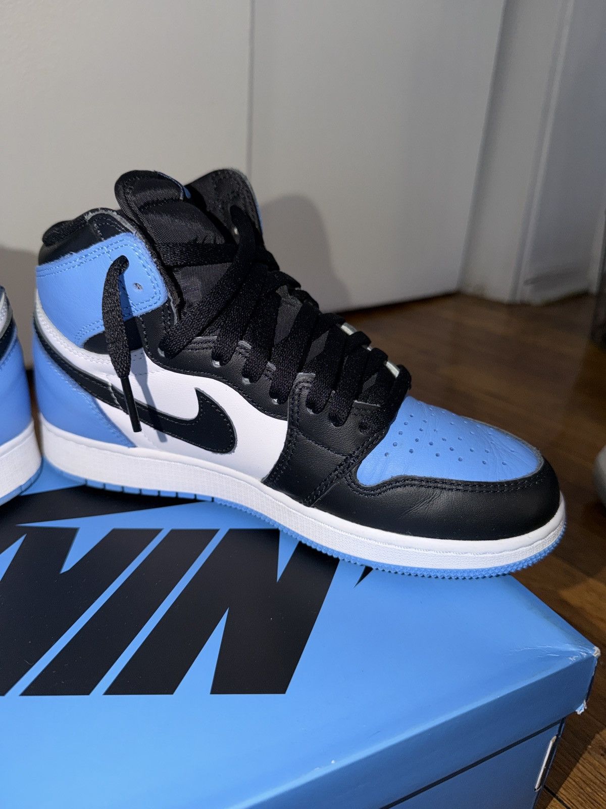 Jordan Brand AJ1 UNC TOE 7y Size US 7 / EU 40 - 5 Thumbnail