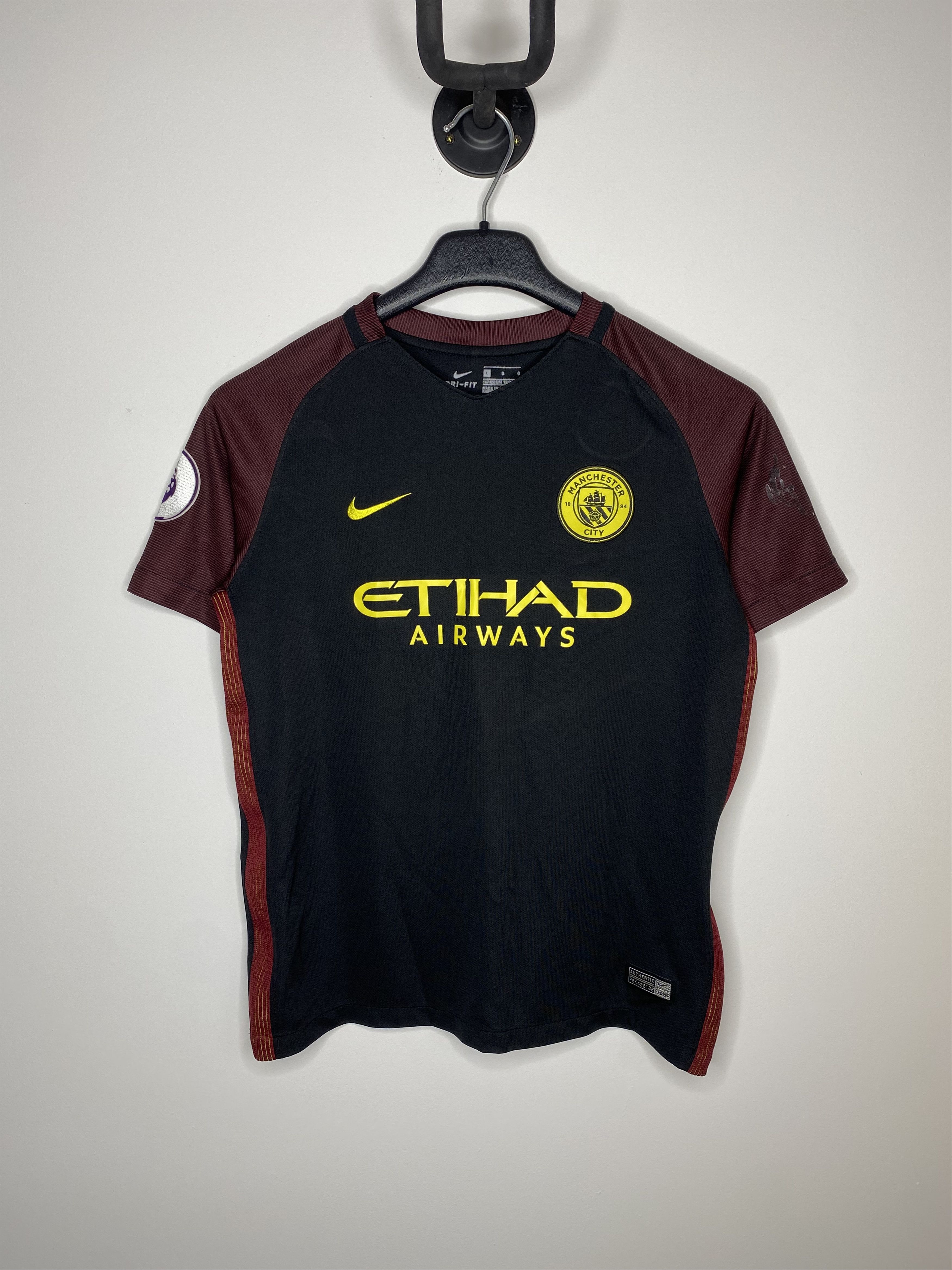 Nike MANCHESTER CITY 2016 2017 AWAY FOOTBALL SHIRT SOCCER JERSEY Size US XXS / EU 40 - 1 Thumbnail
