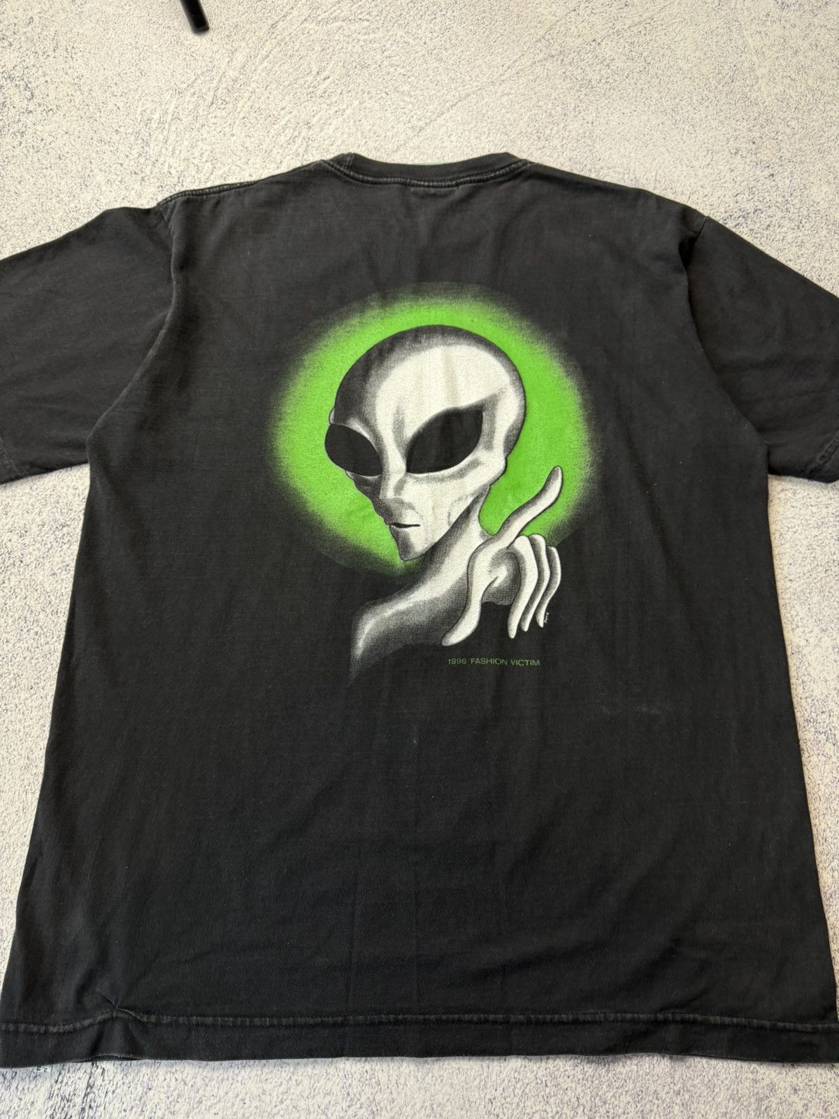 Vintage Vintage ALIEN MOODS 90s FLUORESCENT PRINT SINGLE STITCH TEE Size US L / EU 52-54 / 3 - 19 Thumbnail