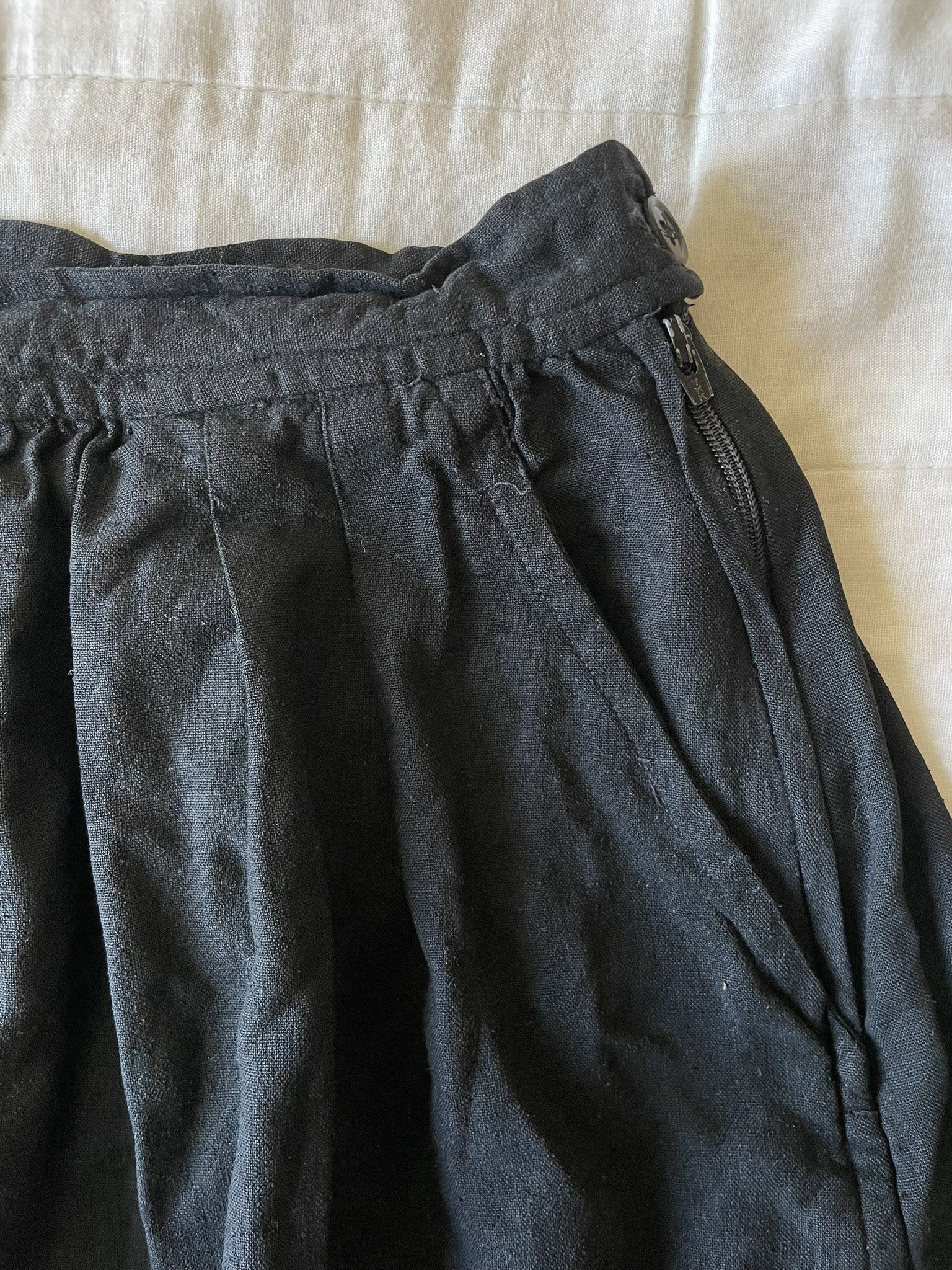 Eaton Vintage Eaton Black Silk Midi Skirt — Made in Hong Kong Size 34" / US 12 / IT 48 - 2 Thumbnail