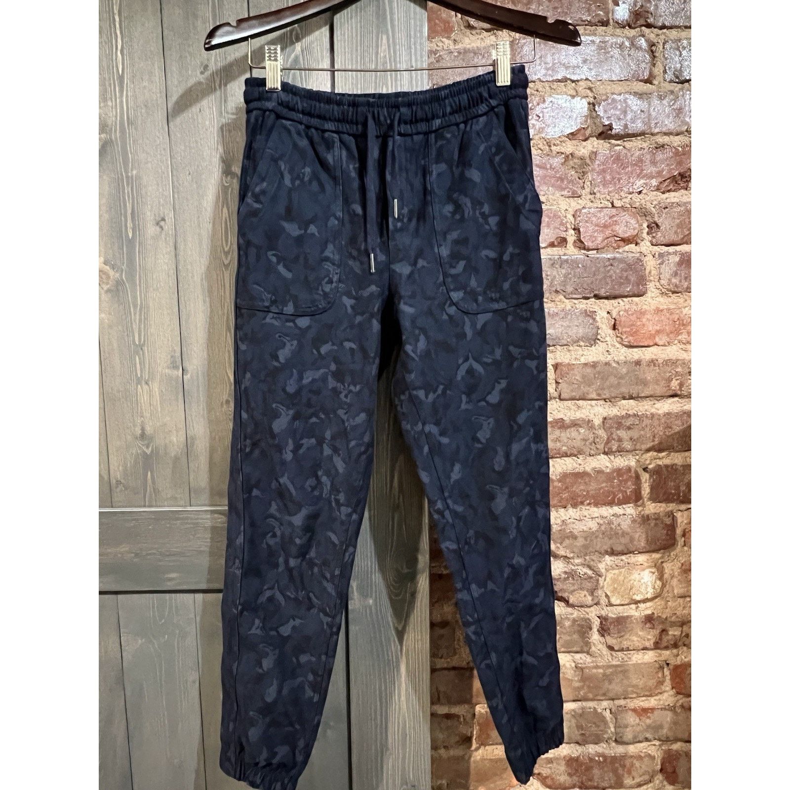 Athleta Athleta Falleon Size 2 Camo Print Joggers Women's Black Gray Size 26" / US 2 / IT 38 - 2 Thumbnail