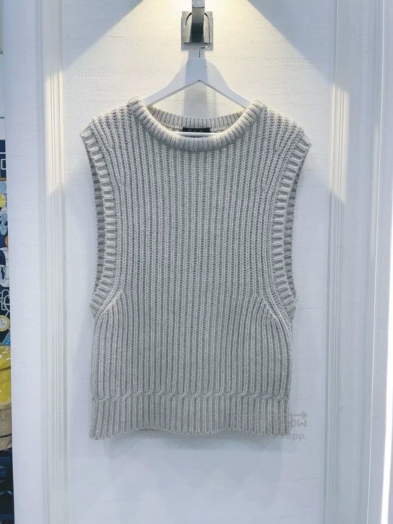 Loro Piana Loro Piana Linen and silk sequin knit sweater Size S / US 4 / IT 40 - 1 Thumbnail