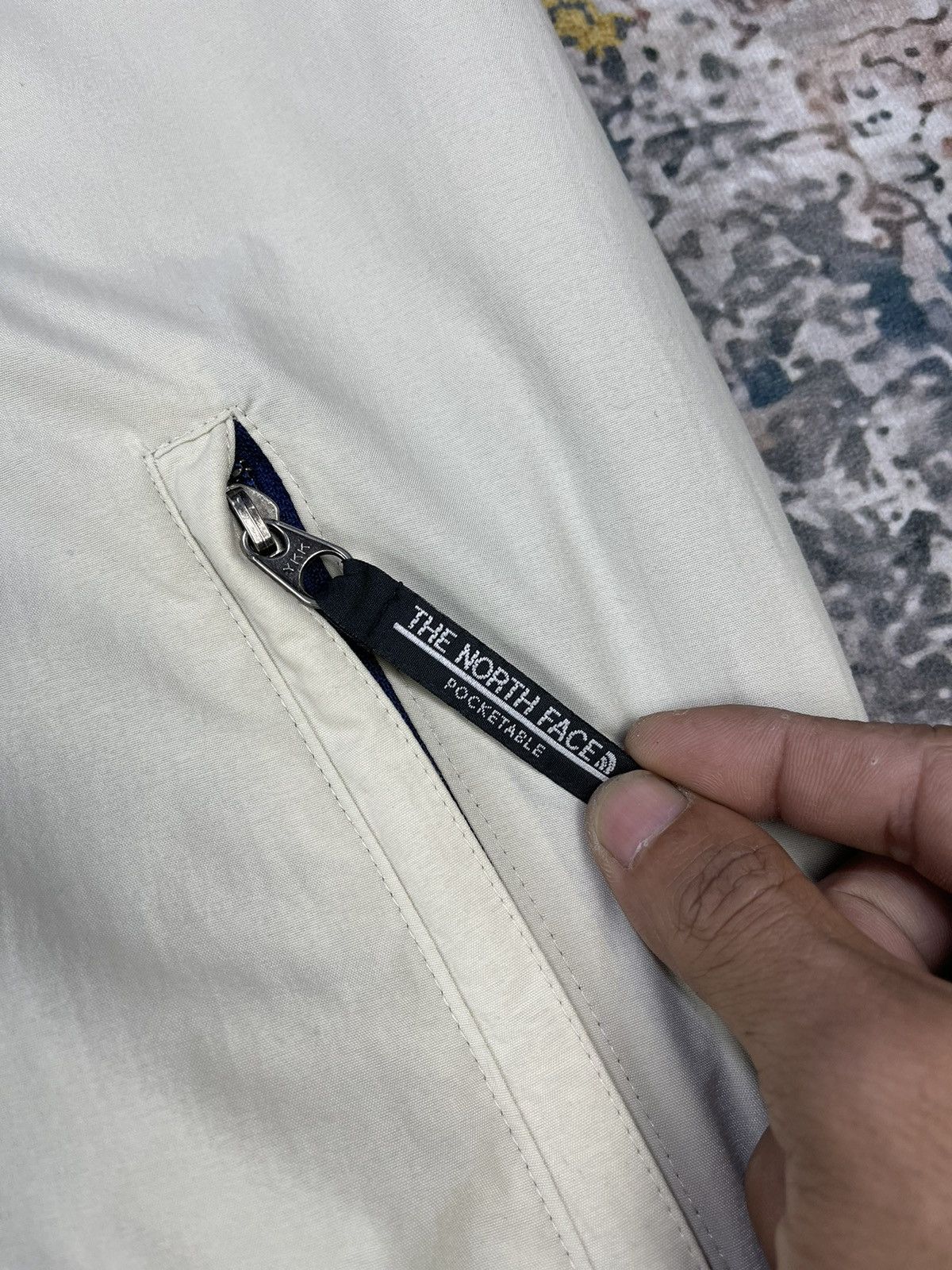The North Face Vintage The North Face Pocketable Windbreaker Jackets Size US L / EU 52-54 / 3 - 3 Thumbnail