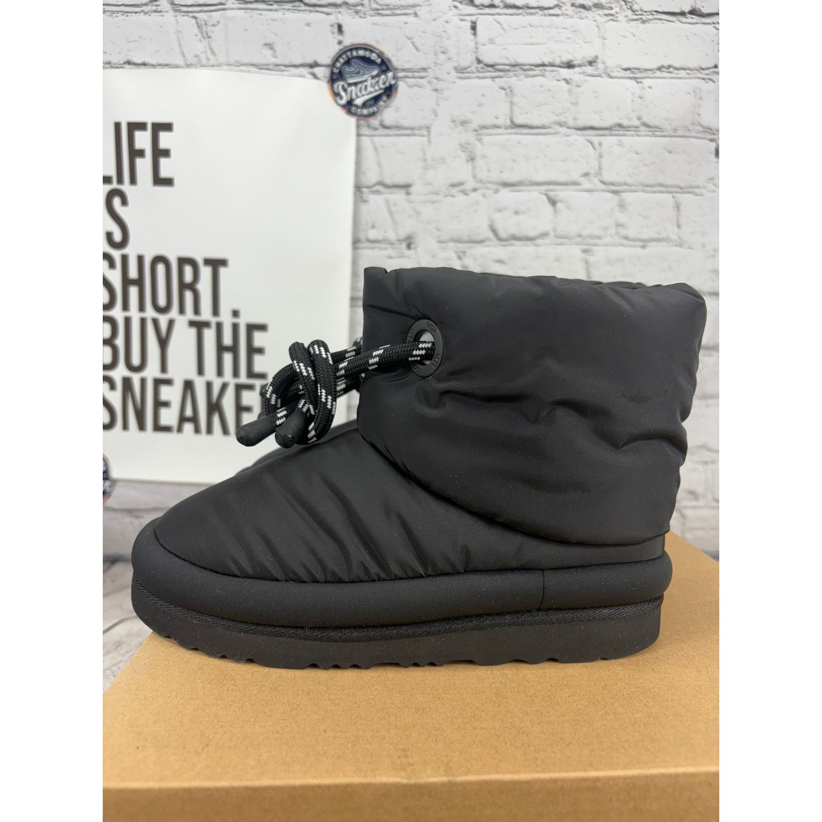 Ugg UGG Classic Maxi Short Boots Womens 5 Black Bootie Puff Shoe Size US 5 / IT 35 - 3 Thumbnail