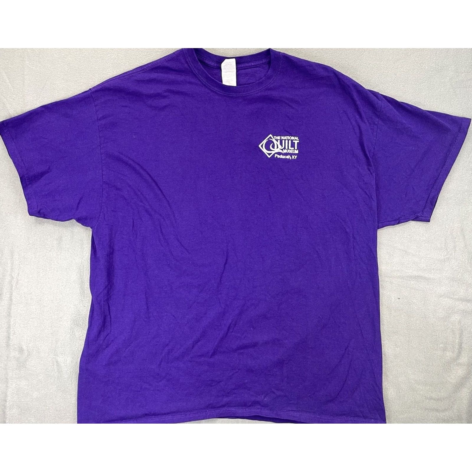 Gildan VINTAGE National Quilt Museum Paducah Kentucky Embroidered Purple 2XL T Shirt Unisex Adults Cotton Short Sleeve Quilted Graphic Print Gildan Size US XXL / EU 58 / 5 - 2 Thumbnail