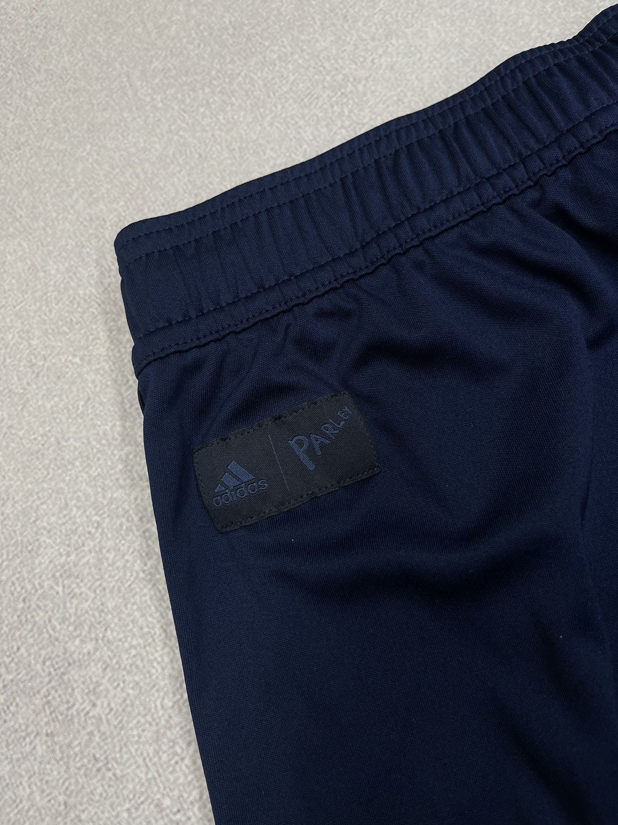Adidas Mens Adidas Manchester United Navy Shorts Y2K Soccer Jersey Size US 36 / EU 52 - 6 Thumbnail