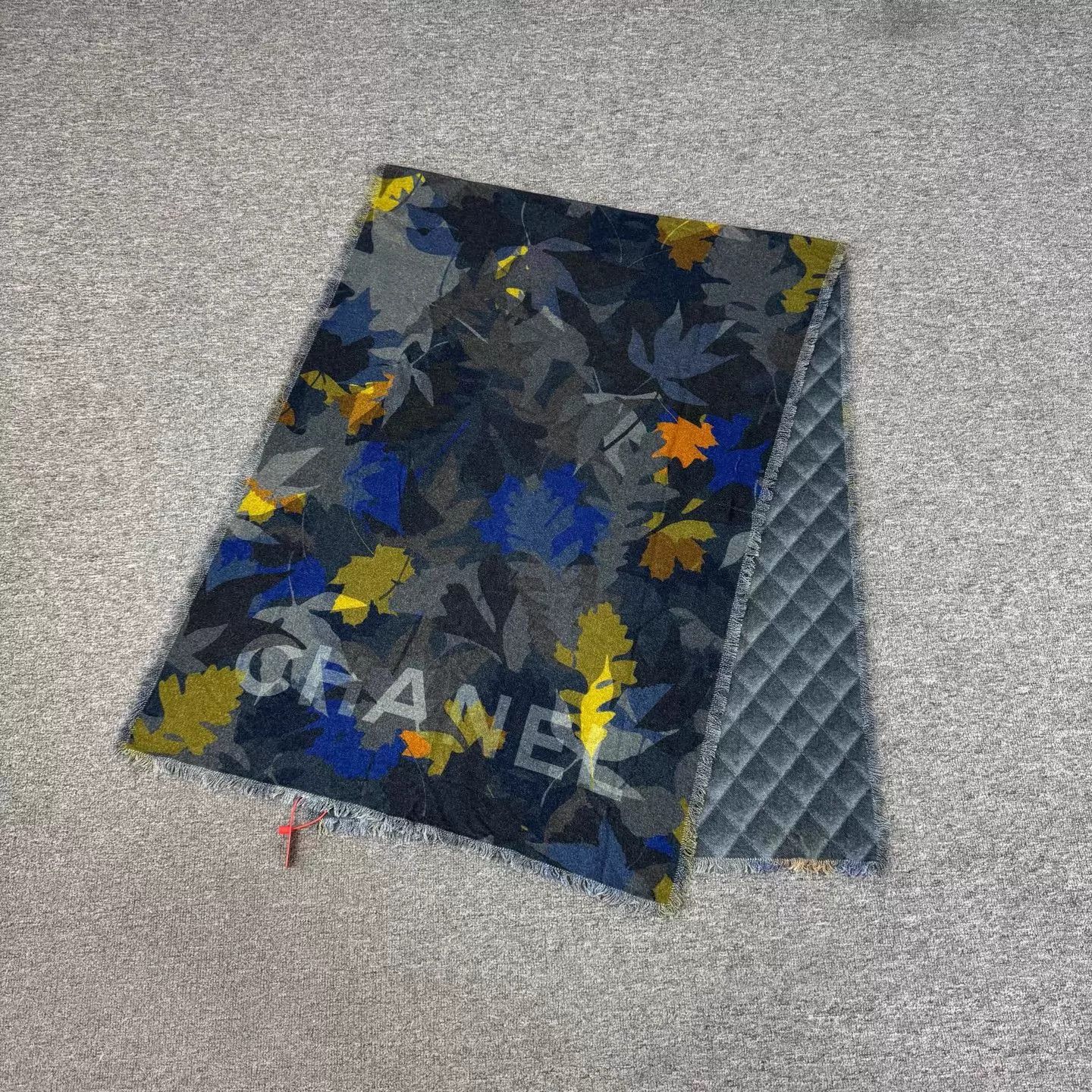 Chanel Chanel Cashmere Maple Camo Quilted 2Face Scarf/Shawl 99N Size ONE SIZE - 1 Thumbnail