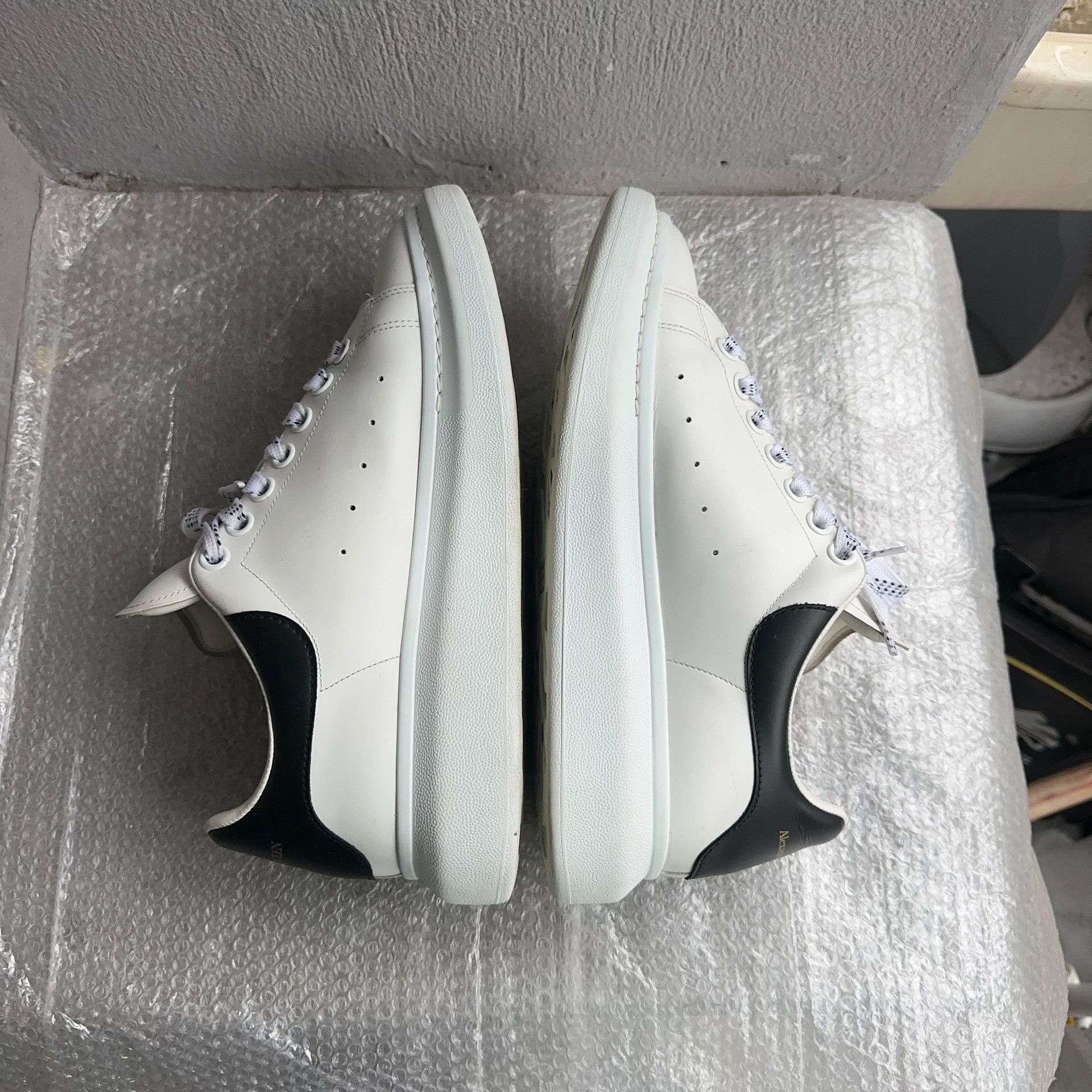 Alexander McQueen Alexander McQueen White Sneakers Size US 8 / EU 41 - 4 Thumbnail