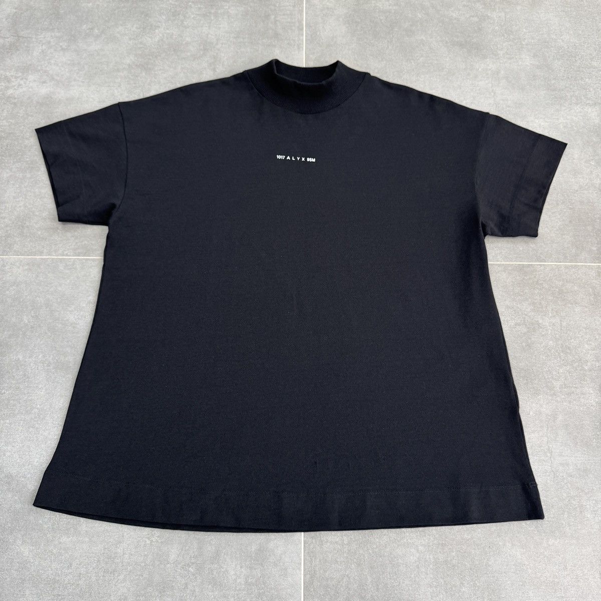 1017 ALYX 9SM 1017 ALYX 9SM Center Logo T-Shirt Size M Oversized Size US M / EU 48-50 / 2 - 5 Thumbnail