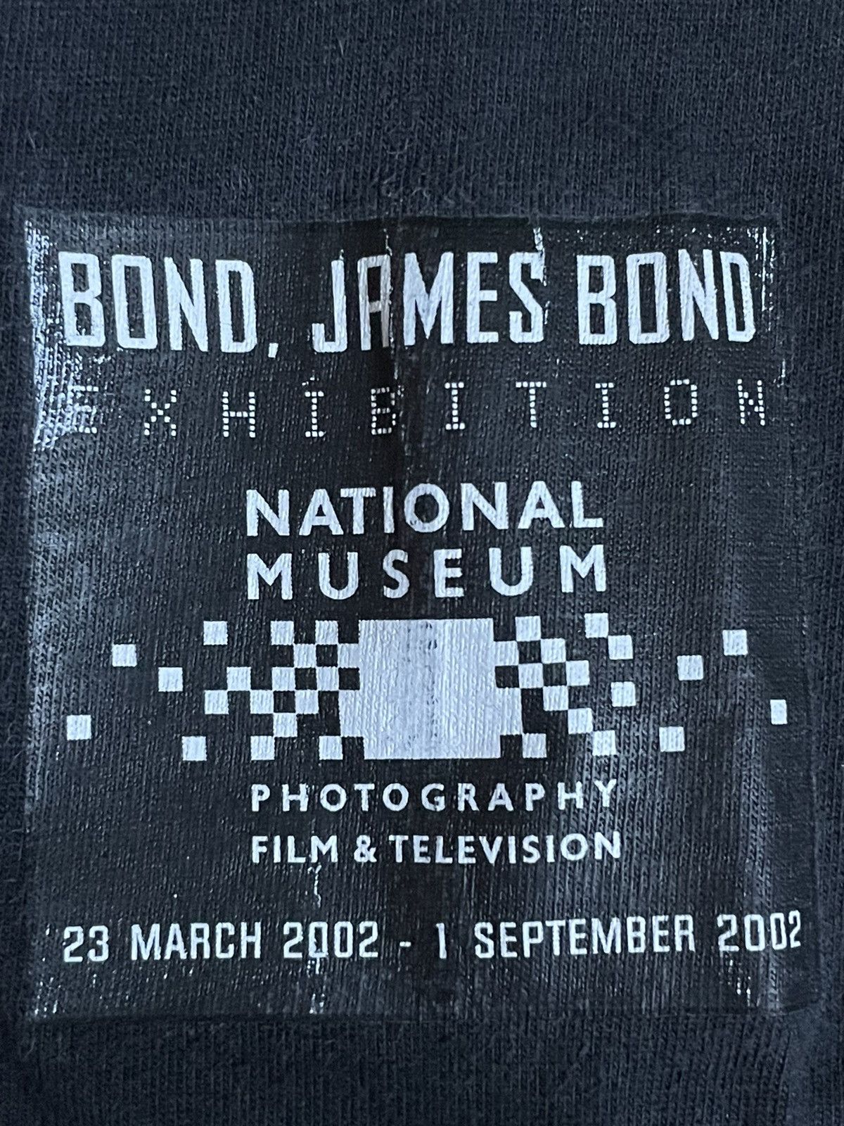 Vintage Vintage 2001 James Bond 007 T-Shirt Movie Agents Gun RARE Size US L / EU 52-54 / 3 - 5 Thumbnail