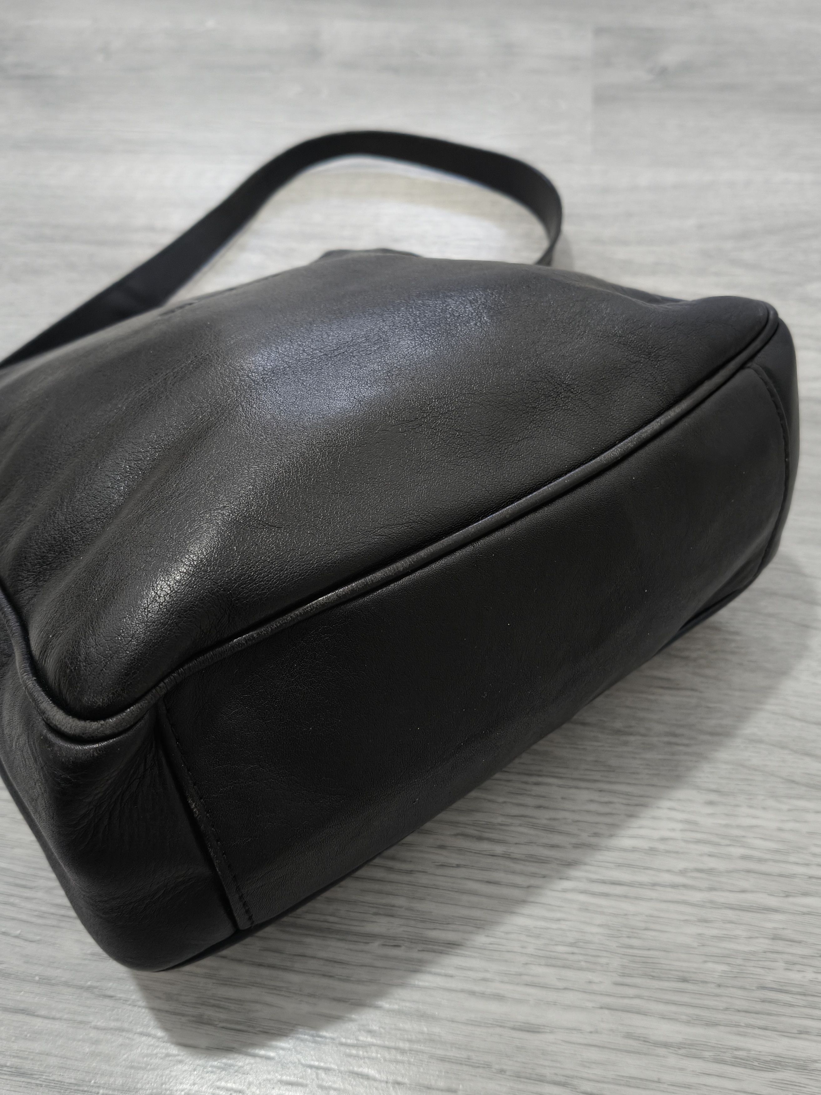 Balenciaga Vintage Balenciaga Black Leather Luxury Y2K Shoulder Bag Size ONE SIZE - 9 Thumbnail