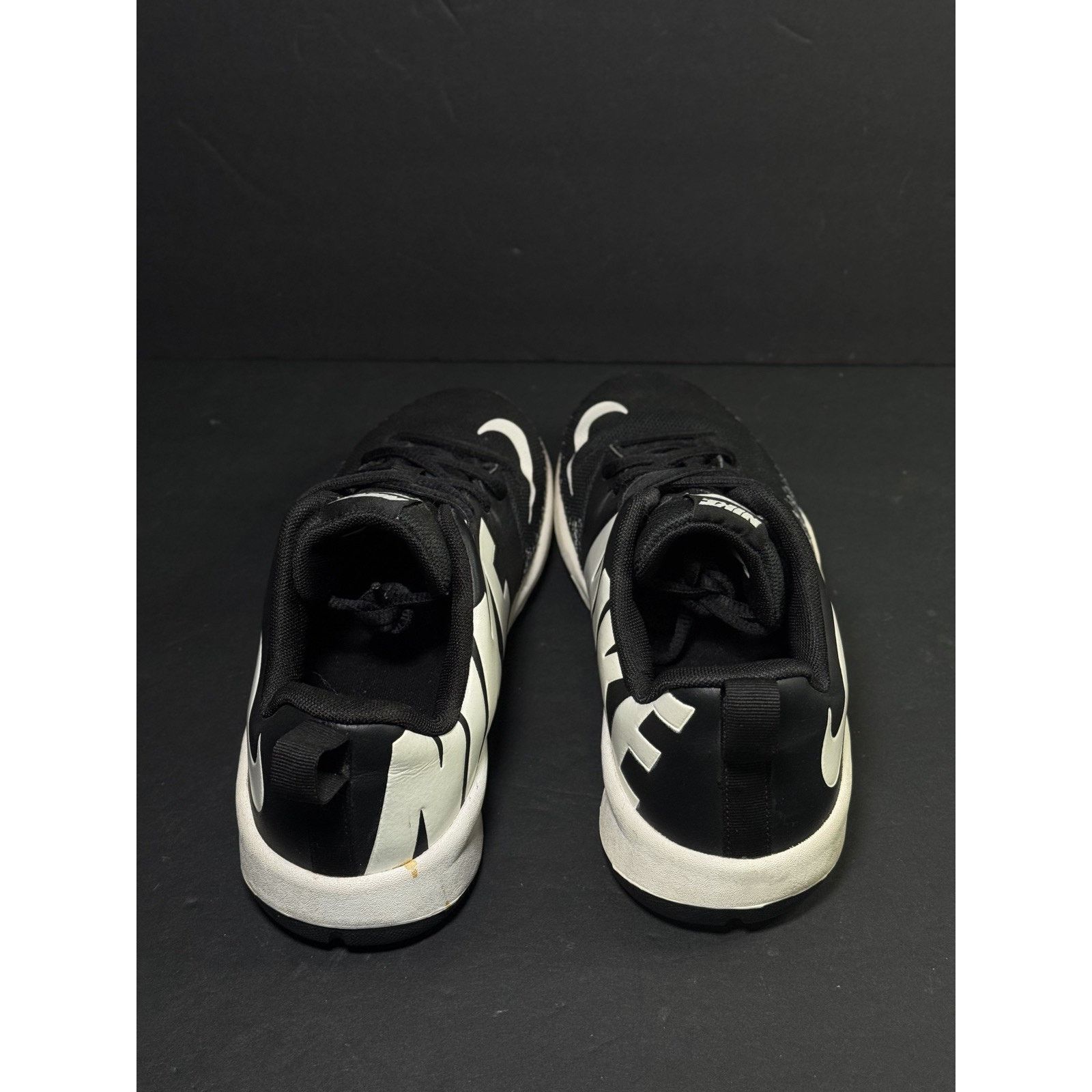Nike Nike Team Hustle DT Youth sneakers size 7Y black Basketball Size US 7 / EU 40 - 2 Thumbnail