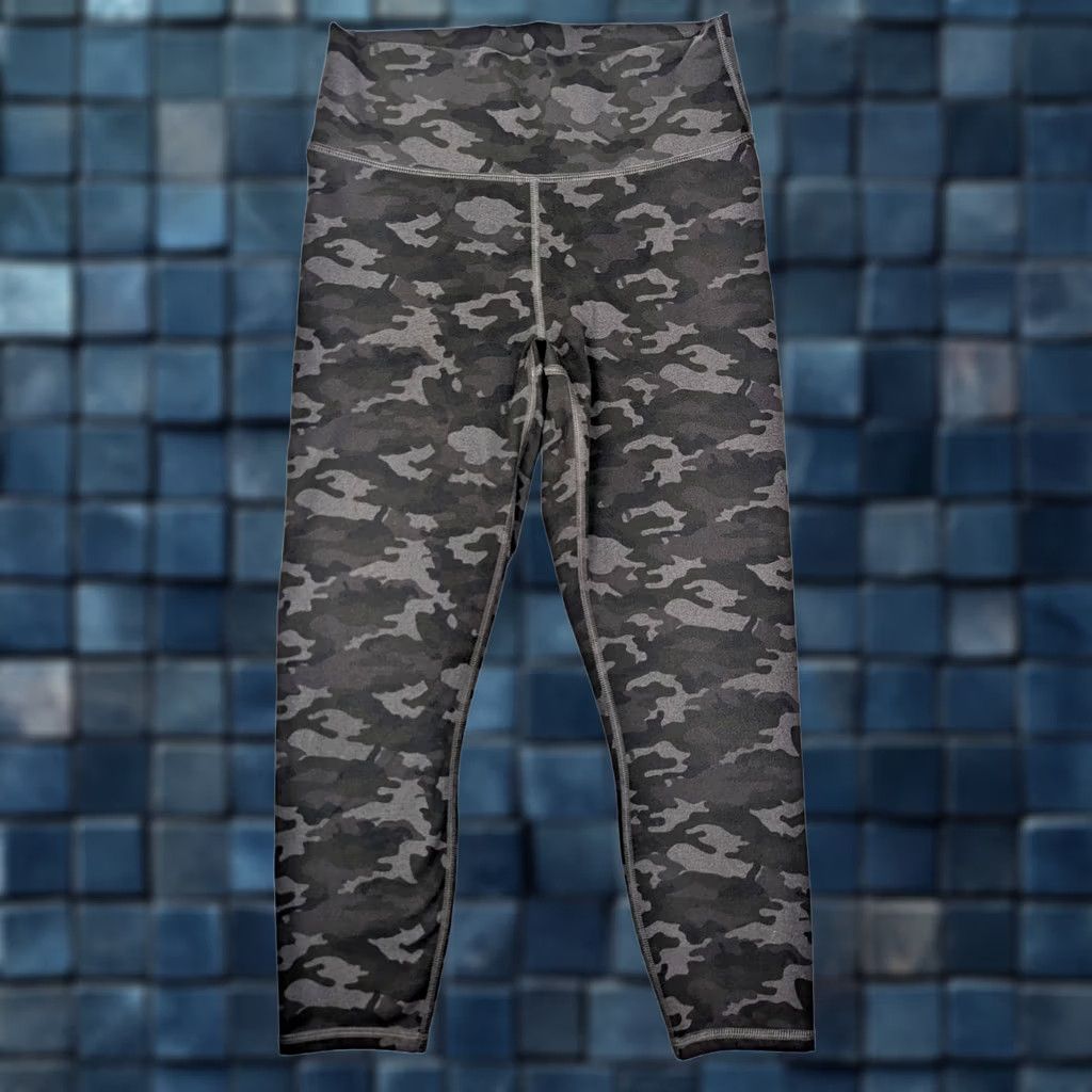 Fabletics Fabletics Leggings Camouflage Black Gray Women M Athletic Skinny Inseam 22 Compression Activewear CrossFit Running Athleisure Shorts? Size 32" / US 10 / IT 46 - 1 Thumbnail