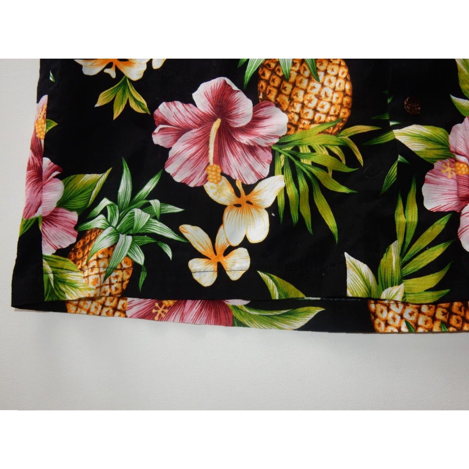 Vintage VINTAGE RJC Men's Hawaiian Shirt Short Sleeve Cotton Size S Pineapples Black Floral 90s Size US S / EU 44-46 / 1 - 3 Thumbnail