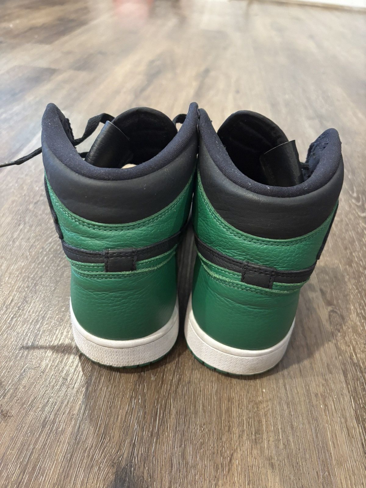 Jordan Brand × Nike Air Jordan 1 Retro High OG “Pine Green” Size US 9.5 / EU 42-43 - 3 Thumbnail