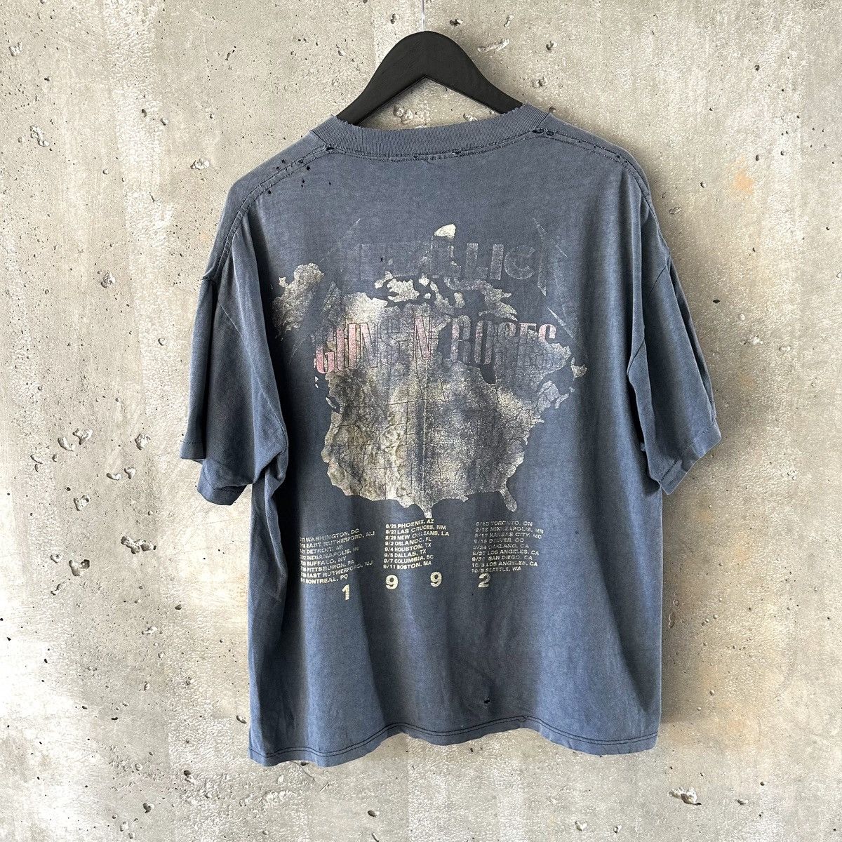 Band Tees 90’s THRASHED GUNS N ROSES 1992 Tour T-Shirt Size US XL / EU 56 / 4 - 5 Thumbnail