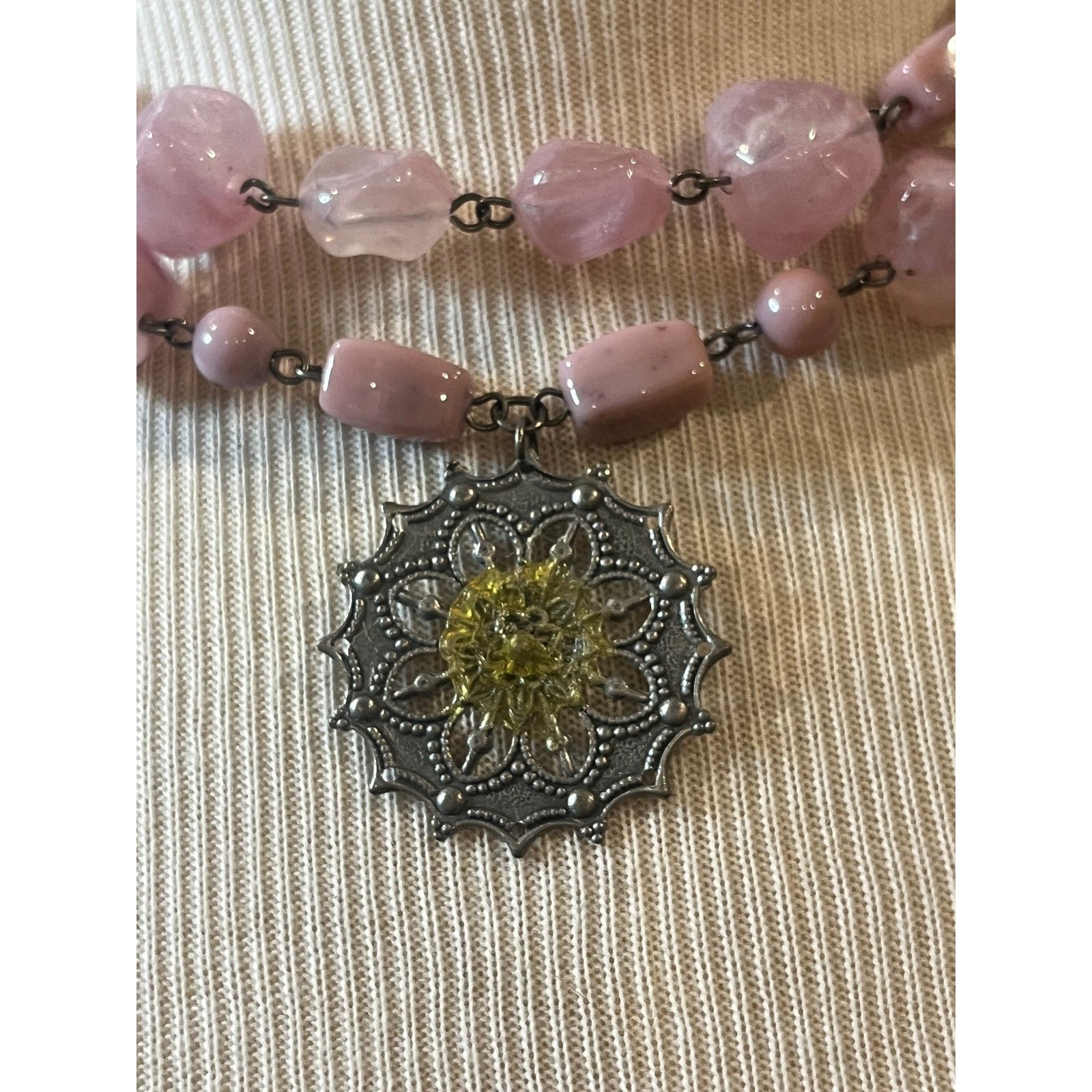 Other Vtg Rose Glass Bead Necklace Silver-tone Filigree Pendant Size ONE SIZE - 8 Thumbnail