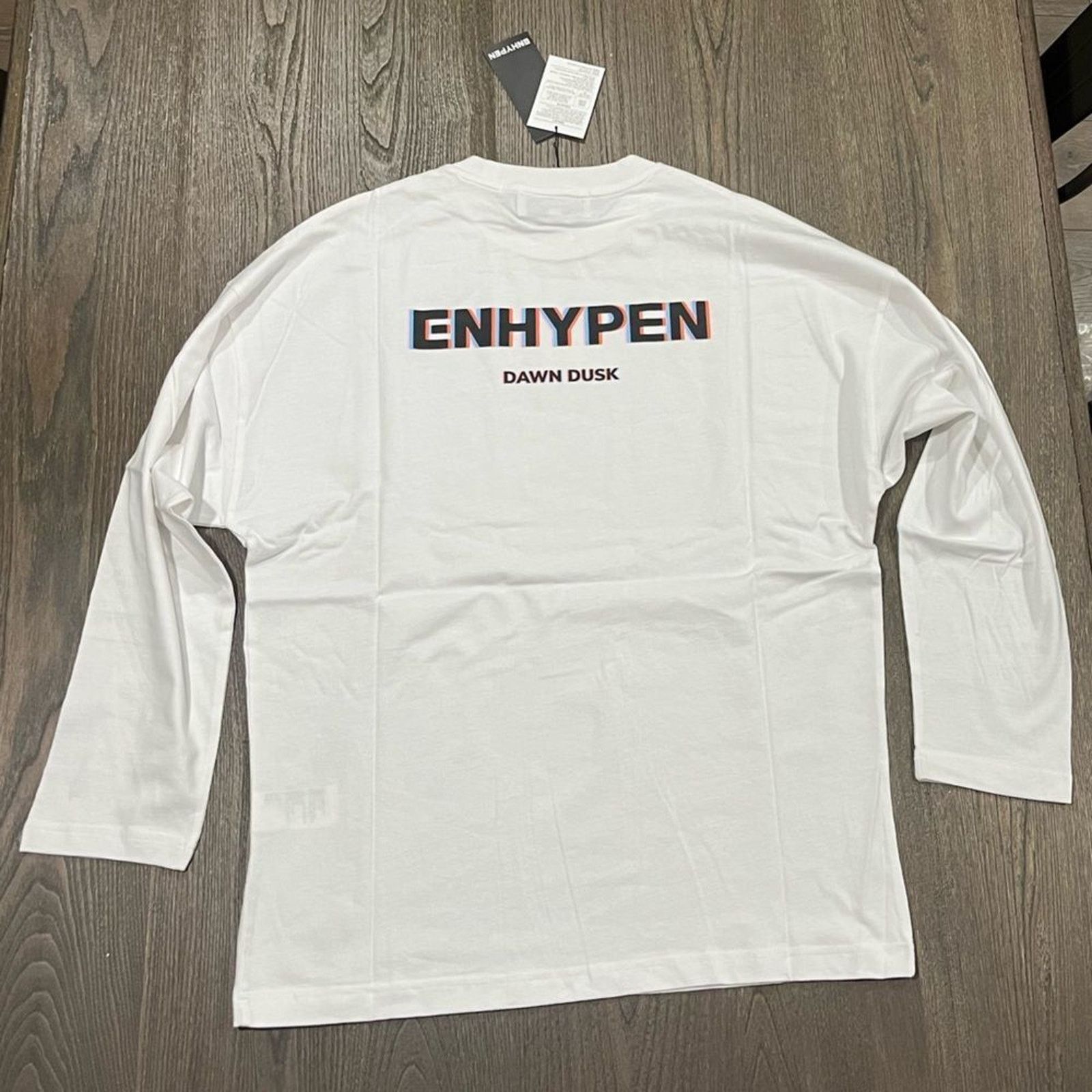 Vintage NWT Enhypen Band Dawn Dusk Black Long Sleeve T-Shirt Size L Size US L / EU 52-54 / 3 - 9 Thumbnail