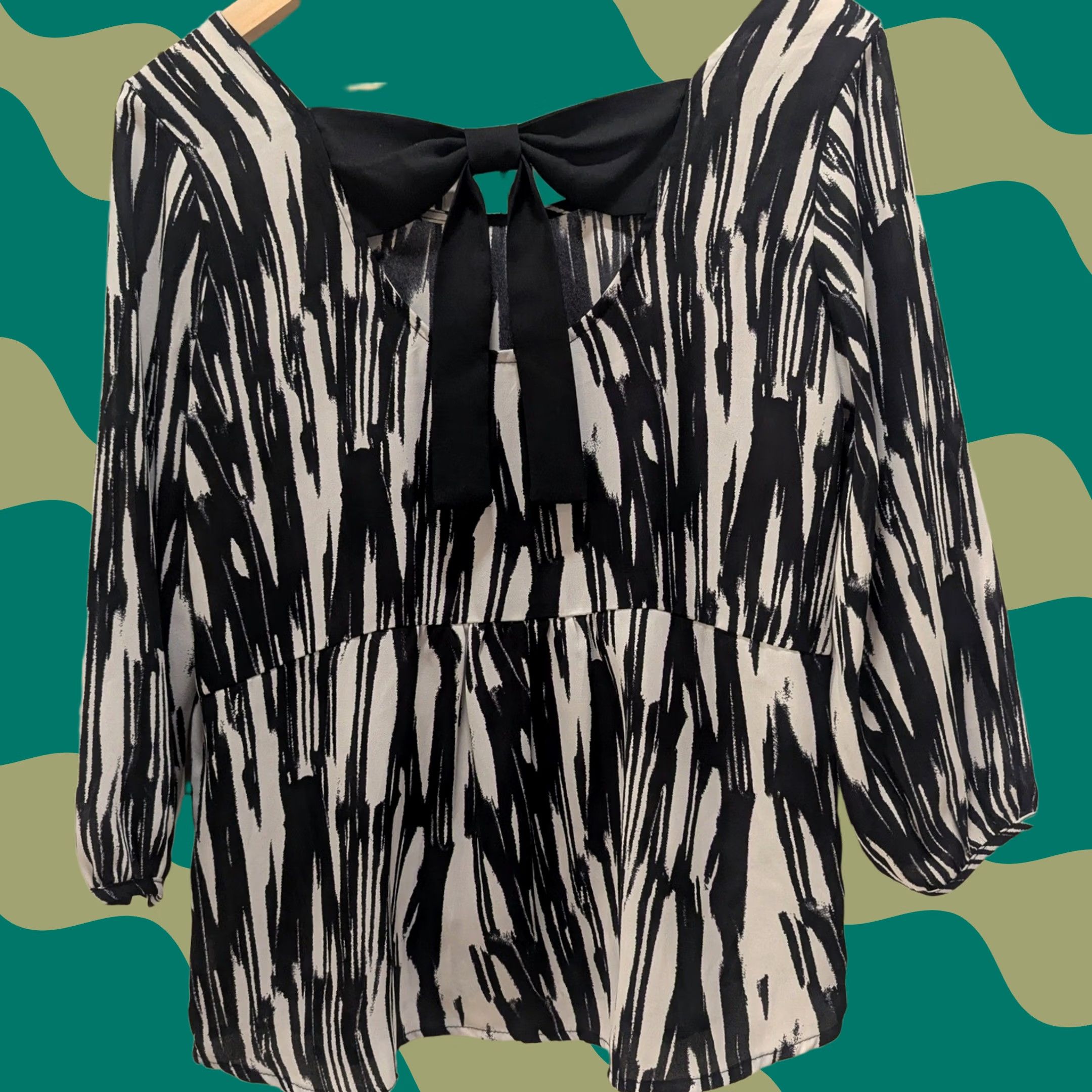 Vintage Charming Charlie Blouse Black White Abstract Print Bow Back 3/4 Sleeve Women's Size S Top Size S / US 4 / IT 40 - 1 Thumbnail