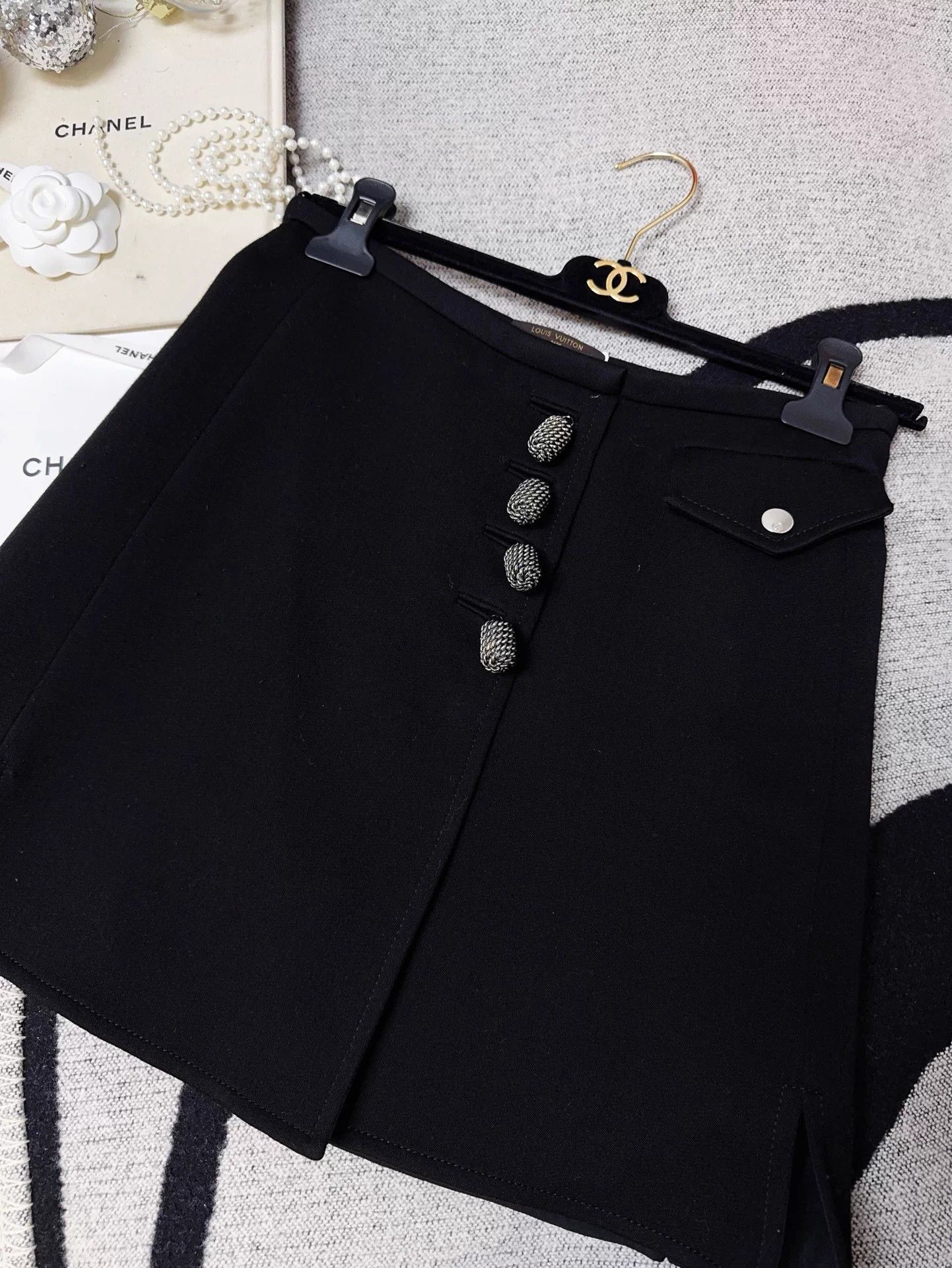 Louis Vuitton LV Black Mini Skirt Silver Buttons 34M Mint In Stock Size 25" / US 0 / IT 36 - 3 Thumbnail