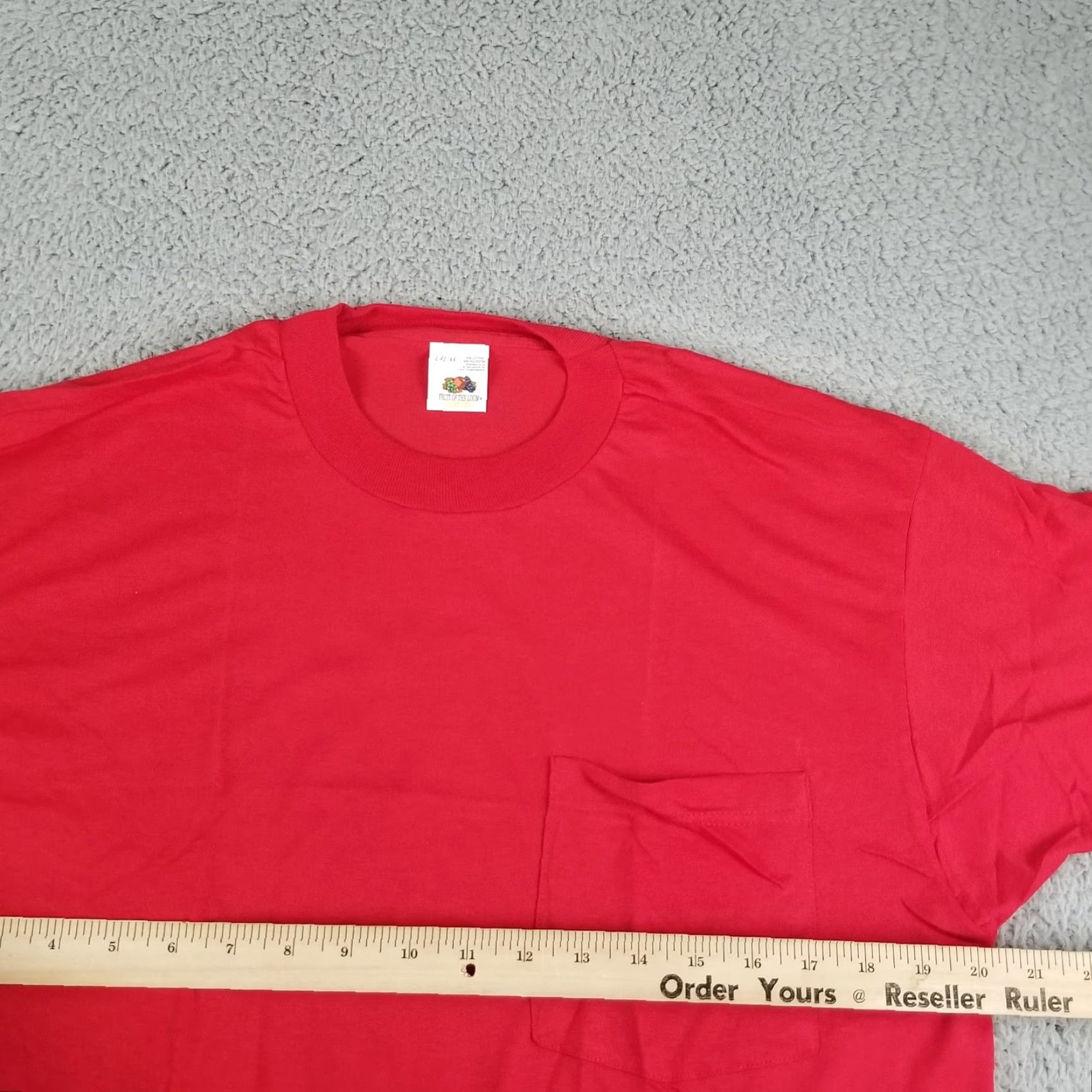 Fruit Of The Loom VINTAGE Fruit of the Loom T-Shirt Adult Large Red Pocket 90s Grunge 1994 USA Mens Size US L / EU 52-54 / 3 - 6 Thumbnail