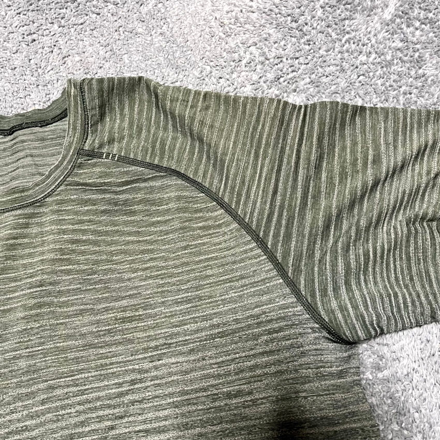 Lululemon Lululemon Shirt Mens Large Green Striped Metal Vent Tech Short Sleeve Shirt Size US L / EU 52-54 / 3 - 2 Thumbnail