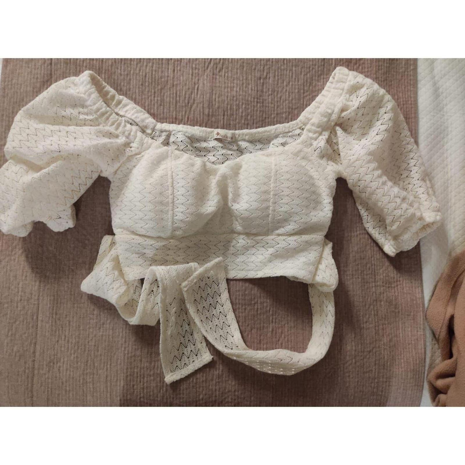 (B).Stroy White Three-Quarter Sleeve Crop Top with Back Bow Size XS / US 0-2 / IT 36-38 - 1 Thumbnail